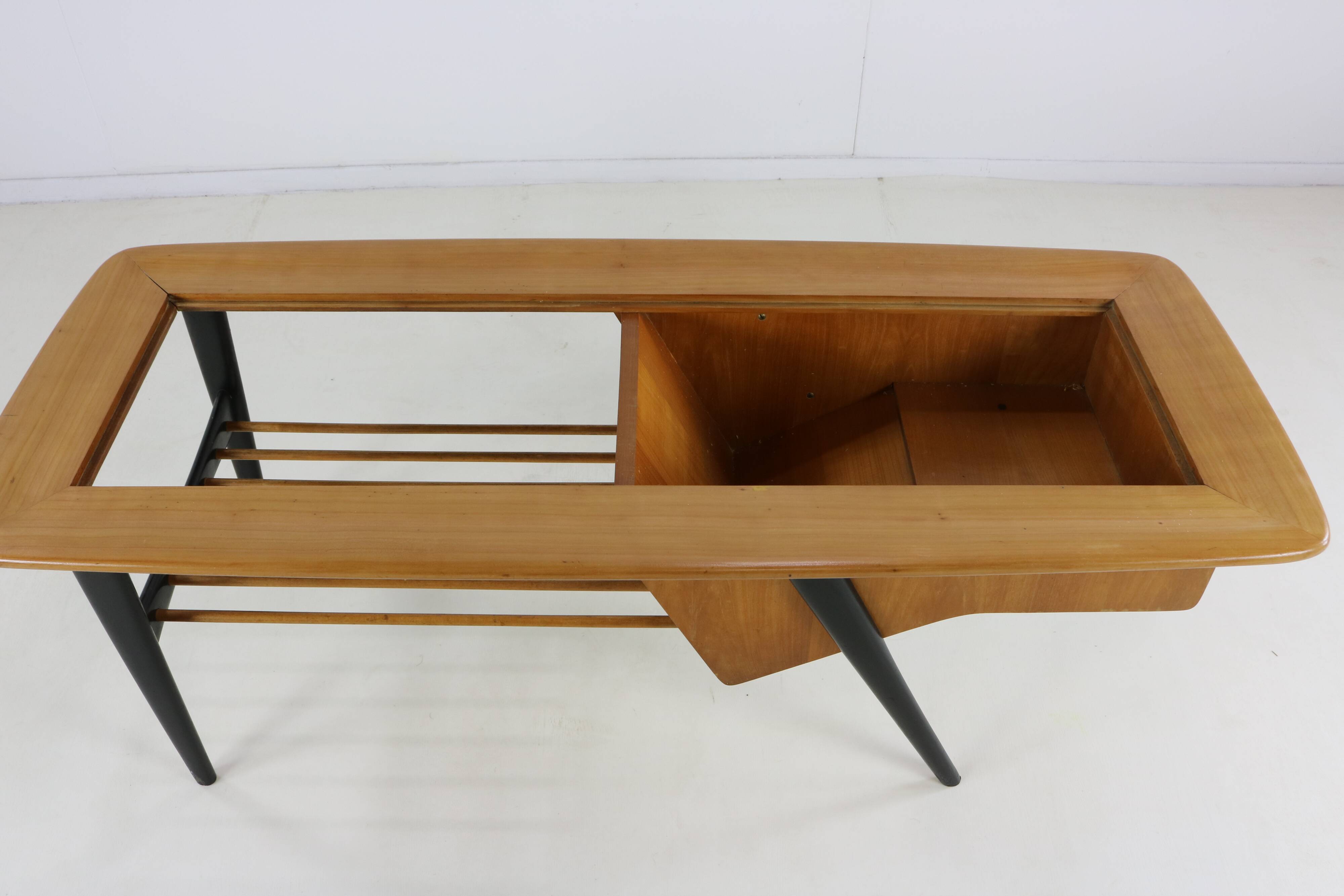 Iconic belgian design coffee table by Alfred Hendrickx