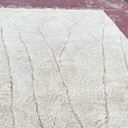 Large cream Beni Ouarain rug with tone-on-tone diamond pattern – 300 x 200 cm