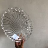 Dish in the shape of a crystal shell