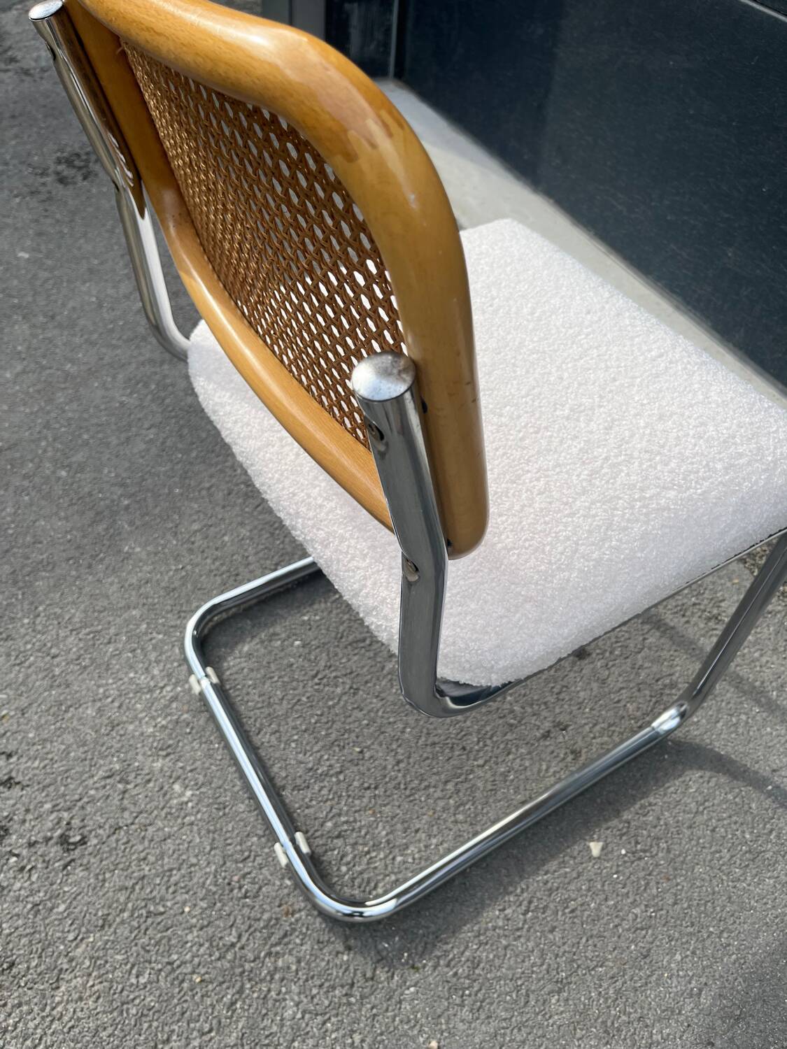 Chaise B32 Marcel Breuer Cesca tissu bouclette