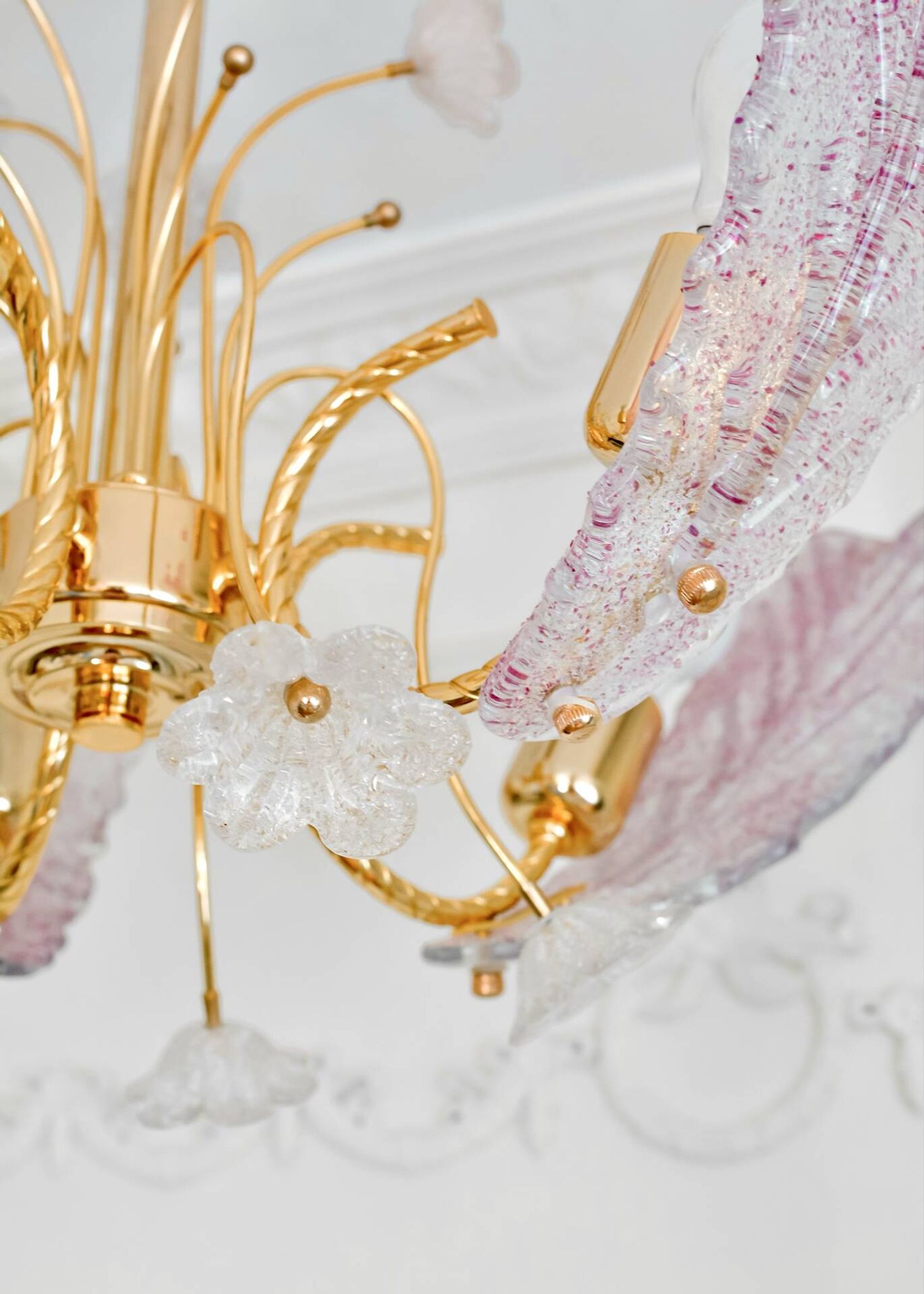 Vintage Murano glass chandelier in pink and gold metal, 1970s.