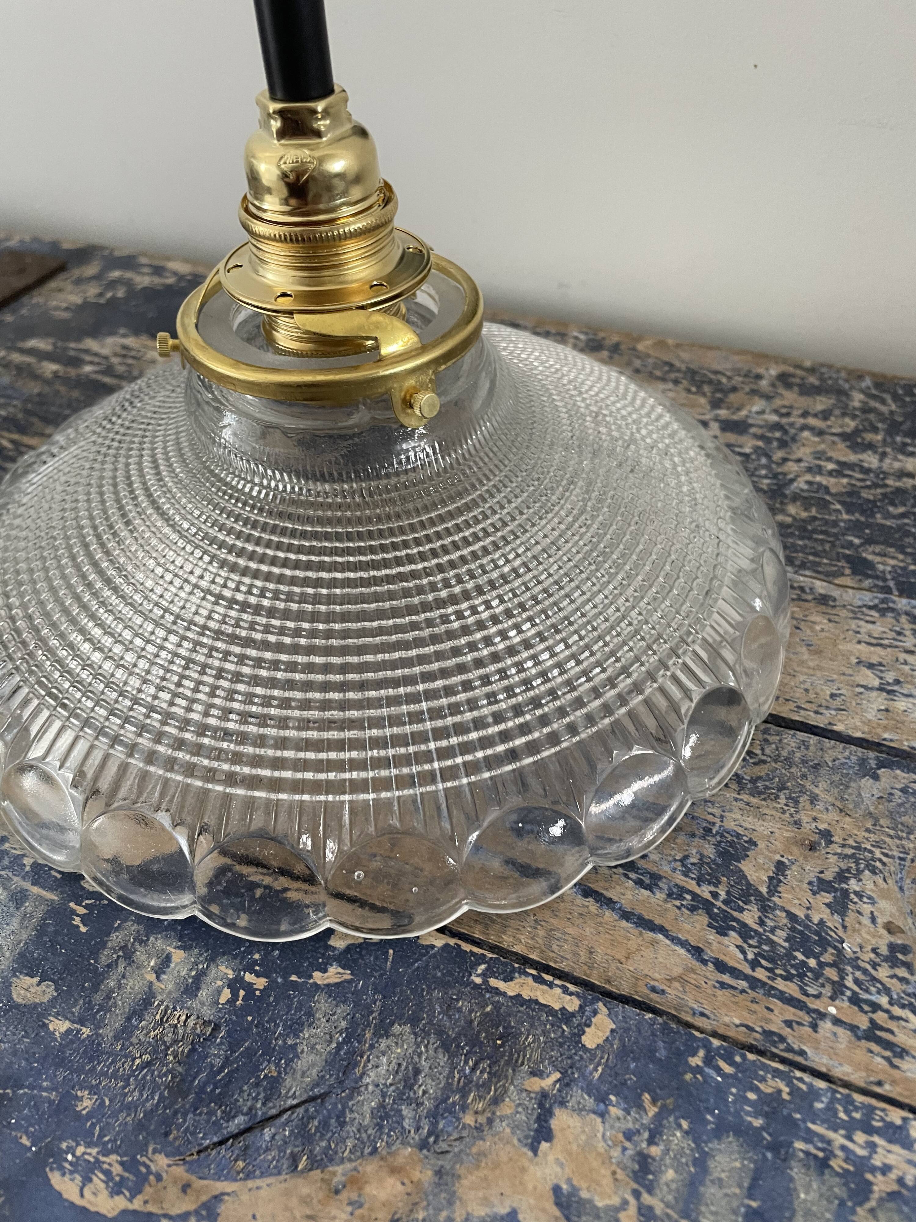 Applique vintage en verre ciselé électrifiée à neuf