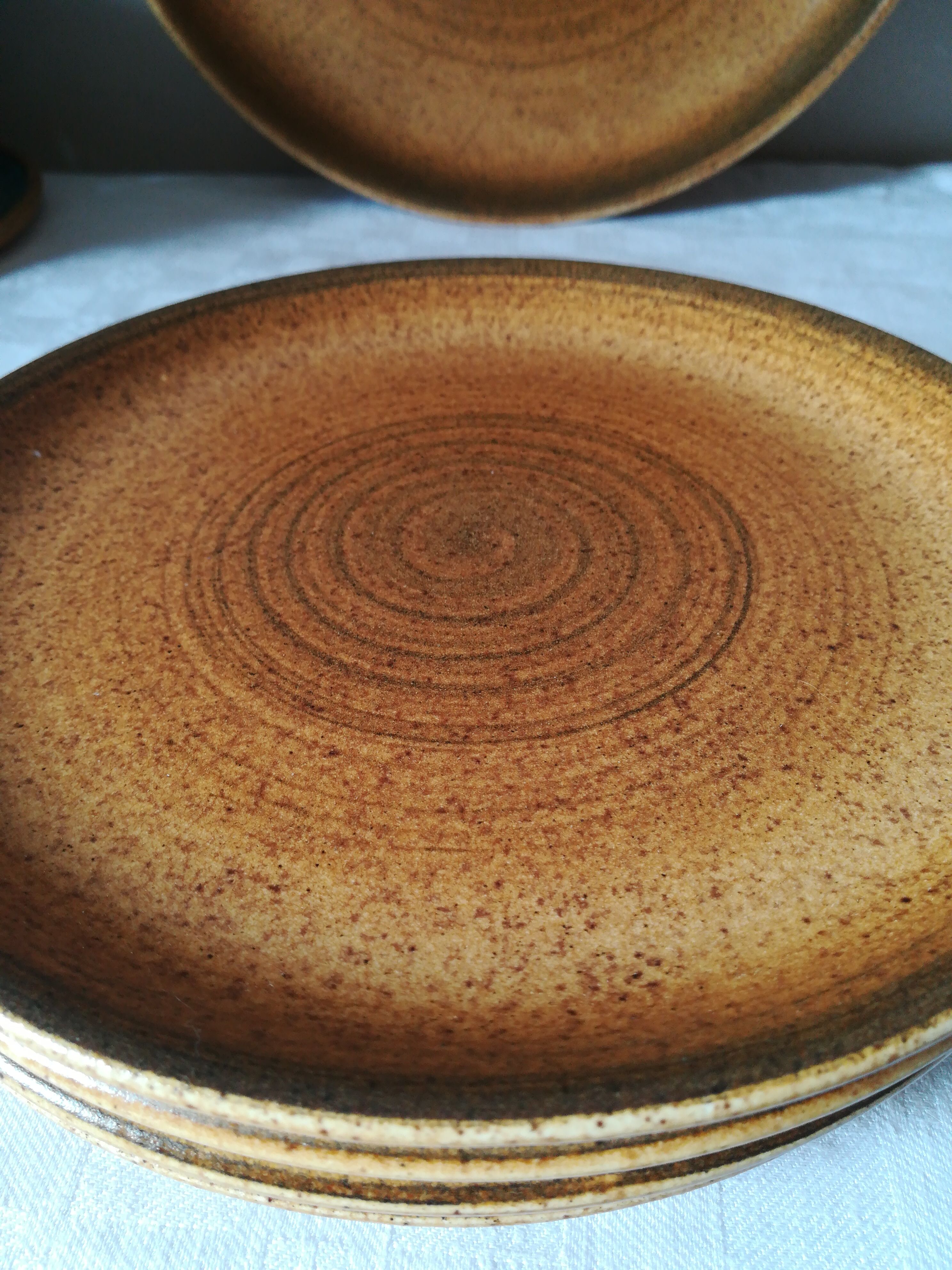 Dish and its 6 ceramic plates