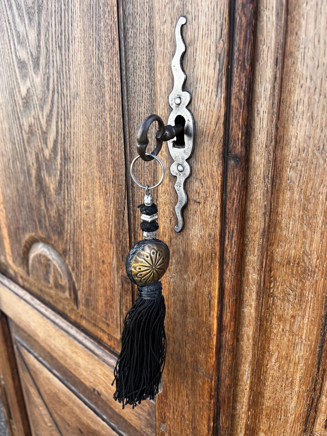 Antique oak bonnetière