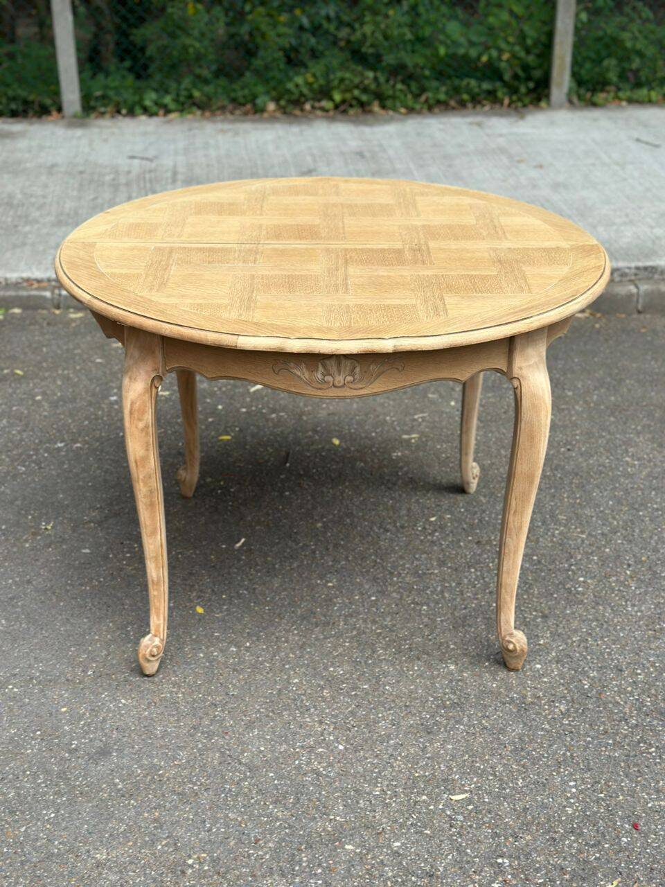 Table de repas ronde, ovale extensible en chêne poncé