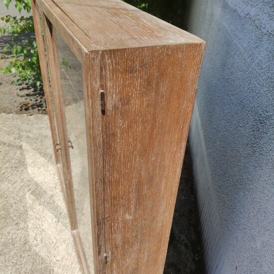 Showcase, furniture to hang