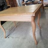 Folding table