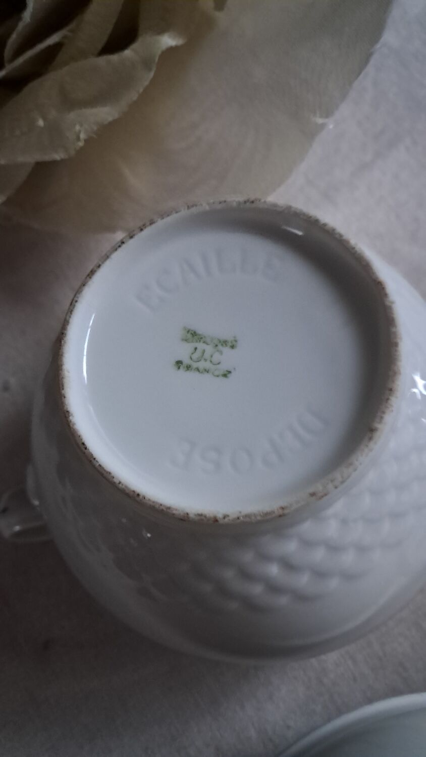 Teapot, sugar bowl, milk jug, jam jar.