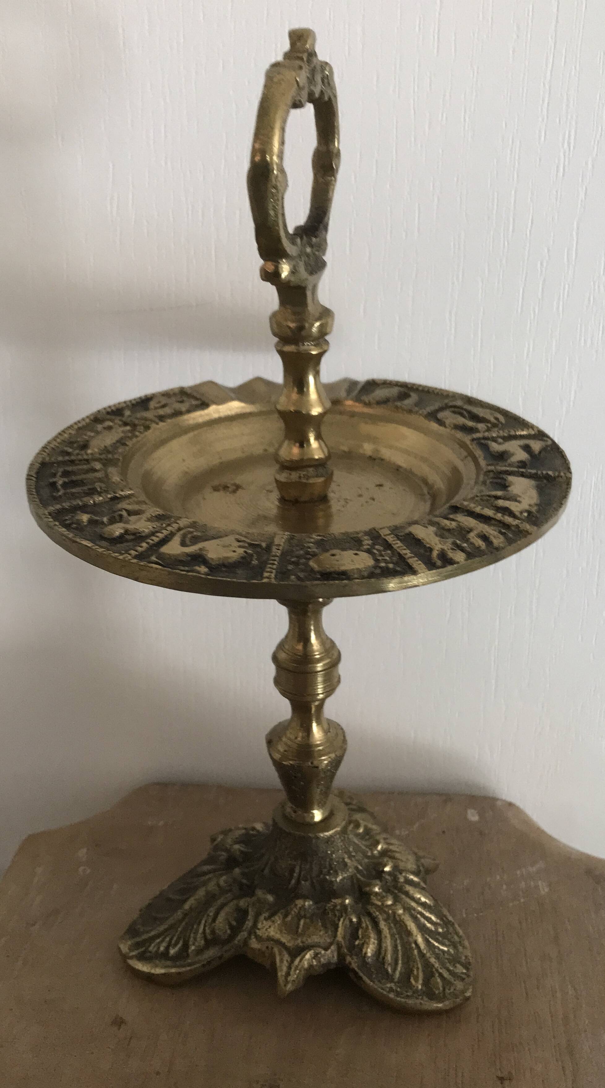 Cendrier sur pied en laiton massif vintage décor signes du zodiaque