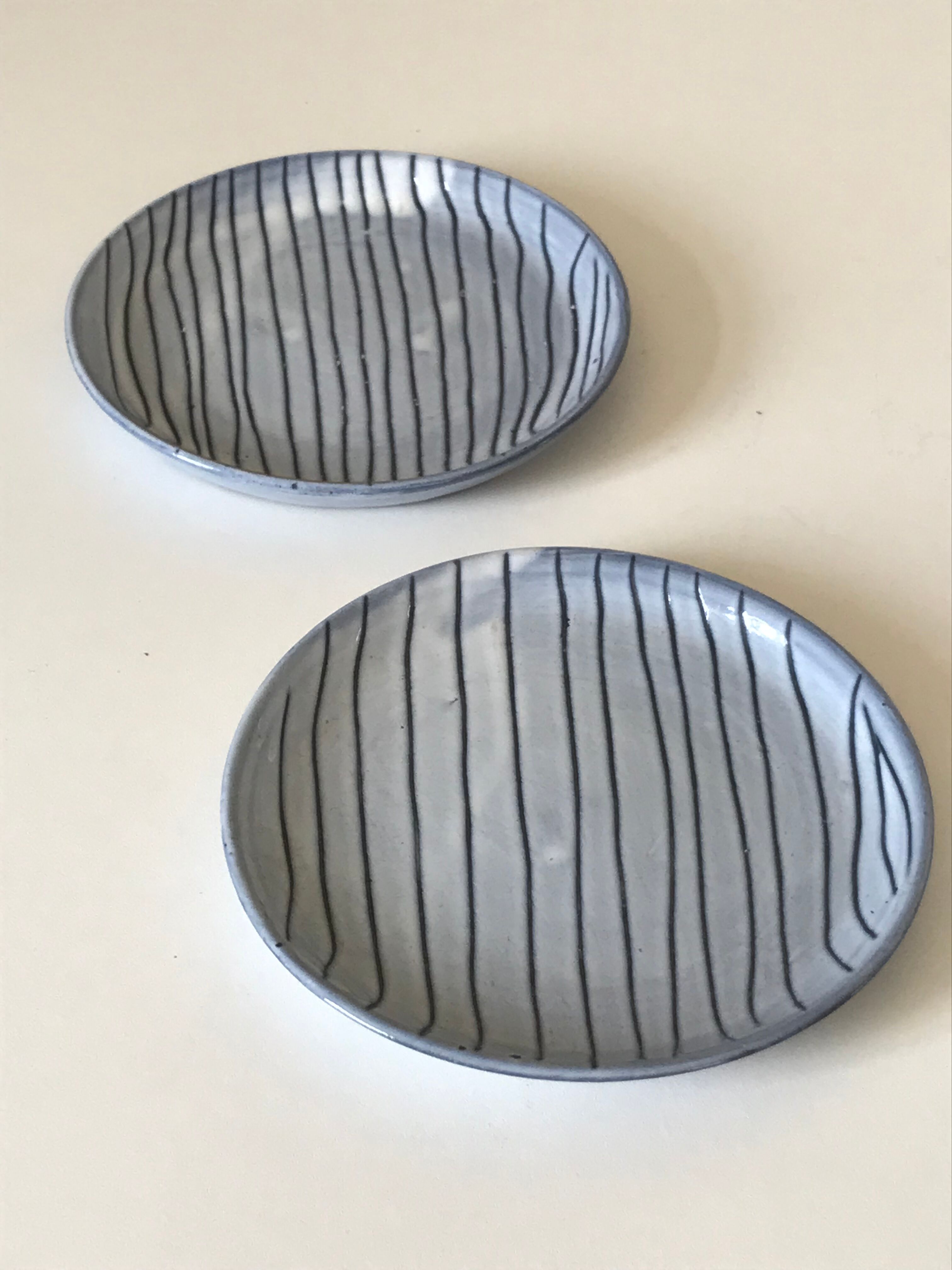 Pair of decorative plates signed innocenti annees 50