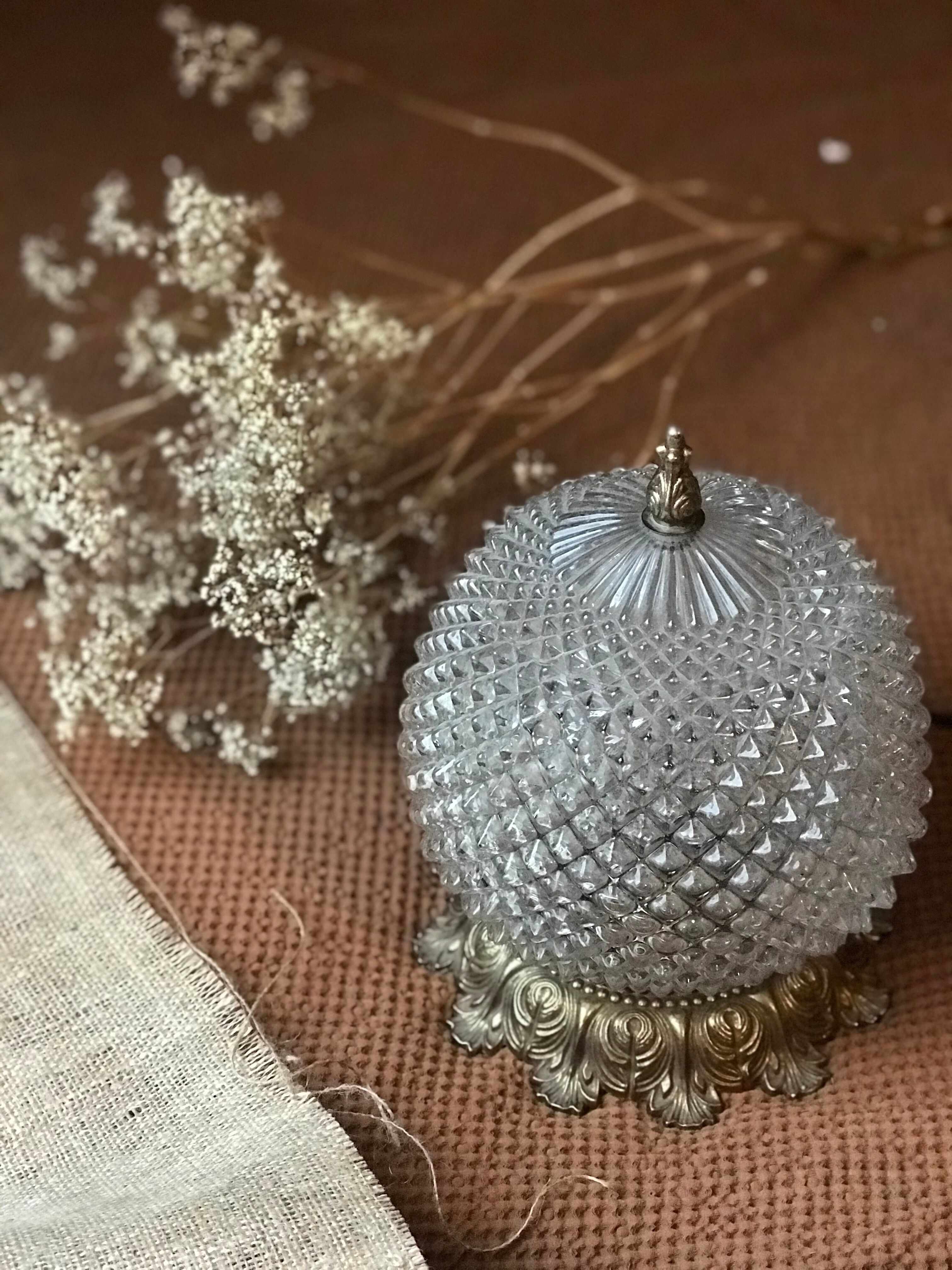 Lamp with moulded glass