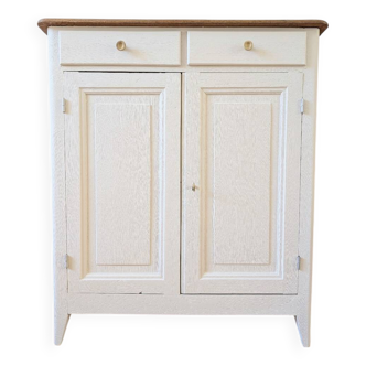 Retro chic Parisian buffet