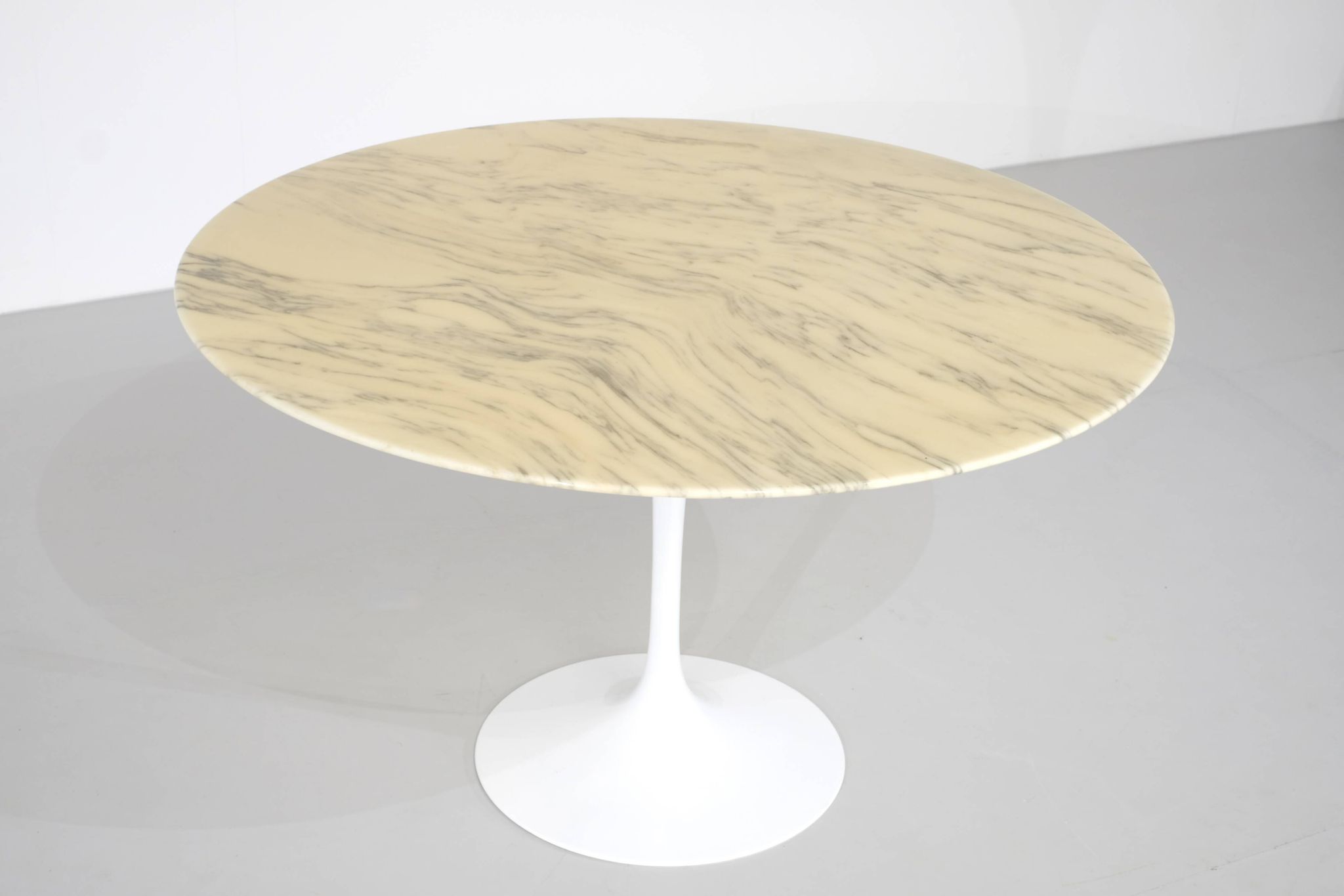 Dining table "Tulip" by Eero Saarinen for Knoll International - 1960s