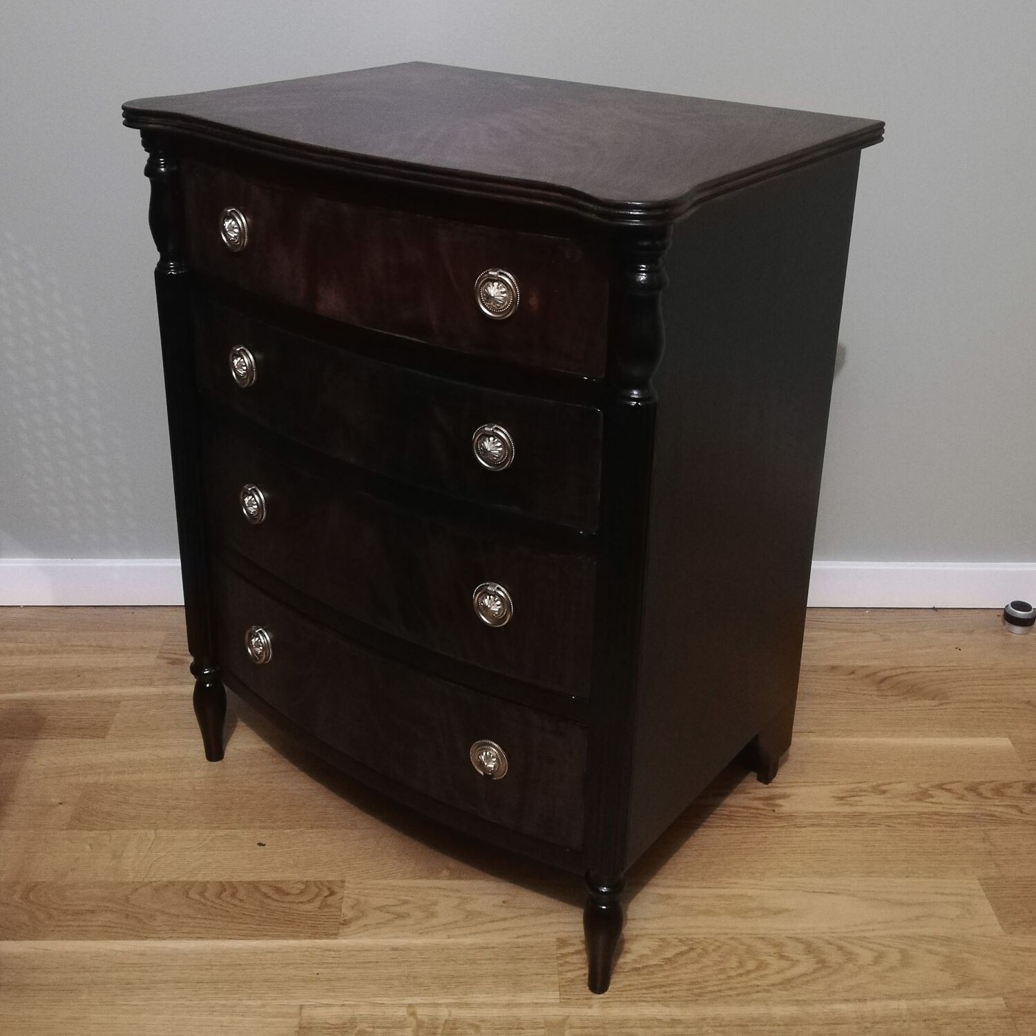 Chest of drawers 4 drawers in walnut and blackened wood.