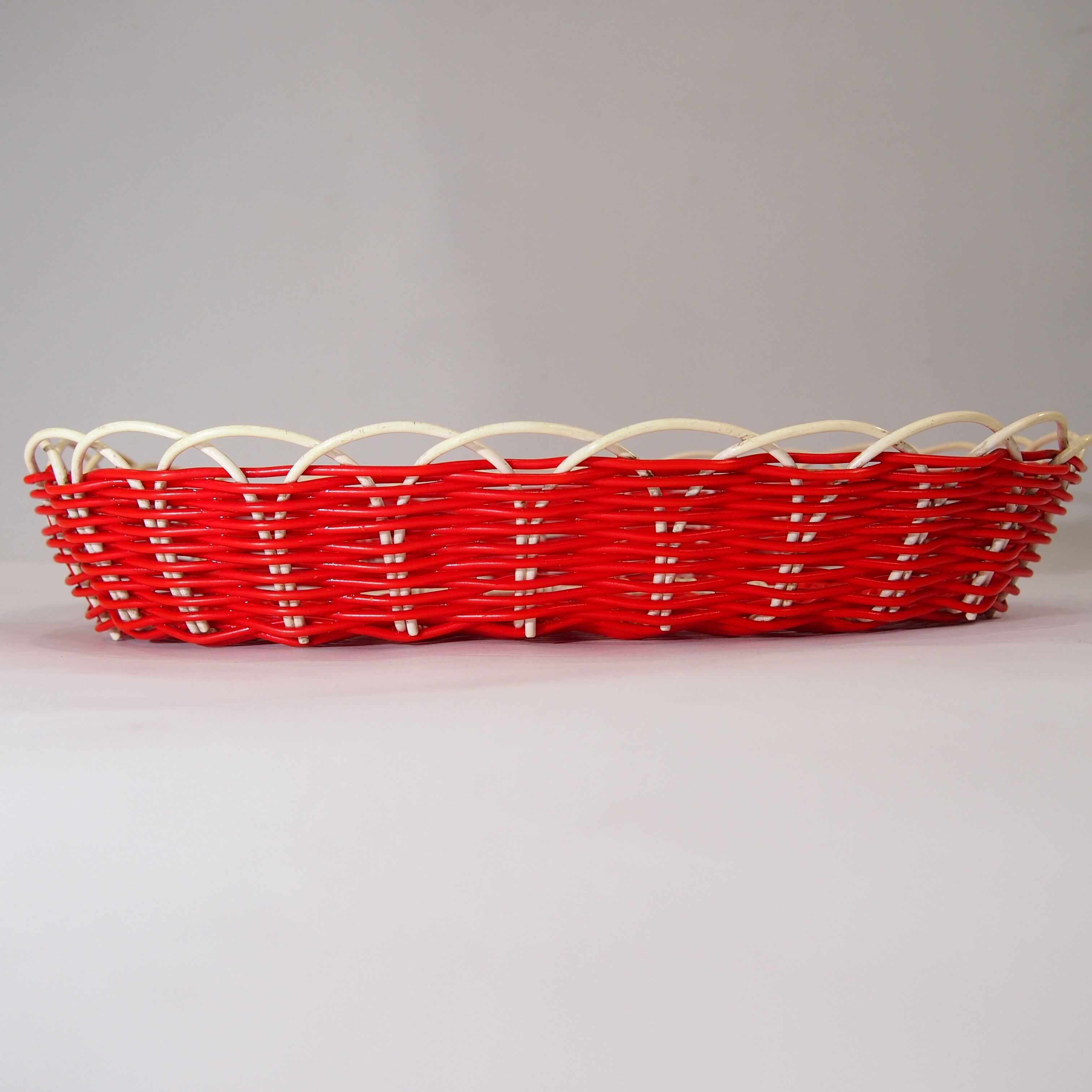 Scoubidou/vintage bread basket
