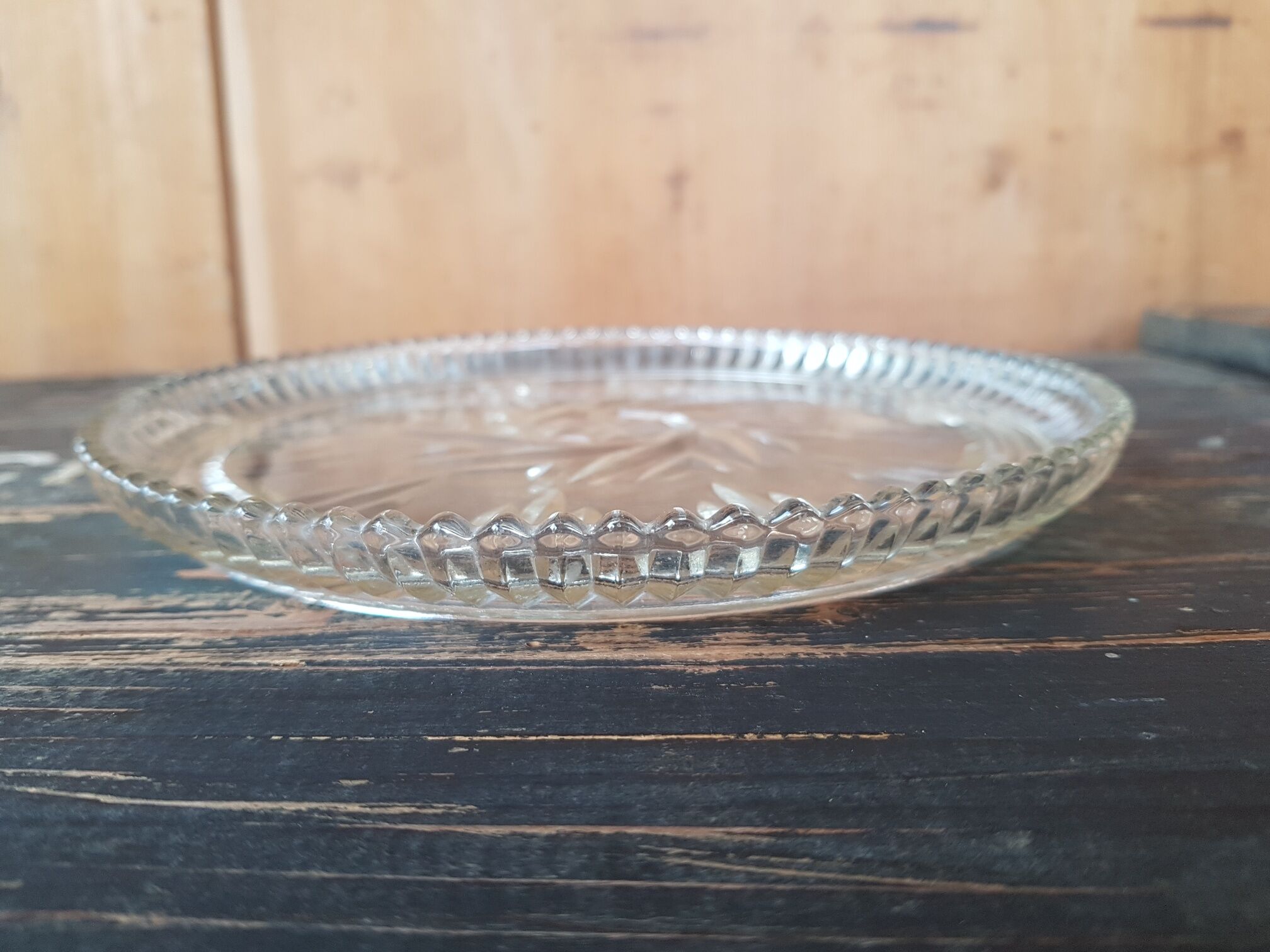 Round plate plate chiseled glass