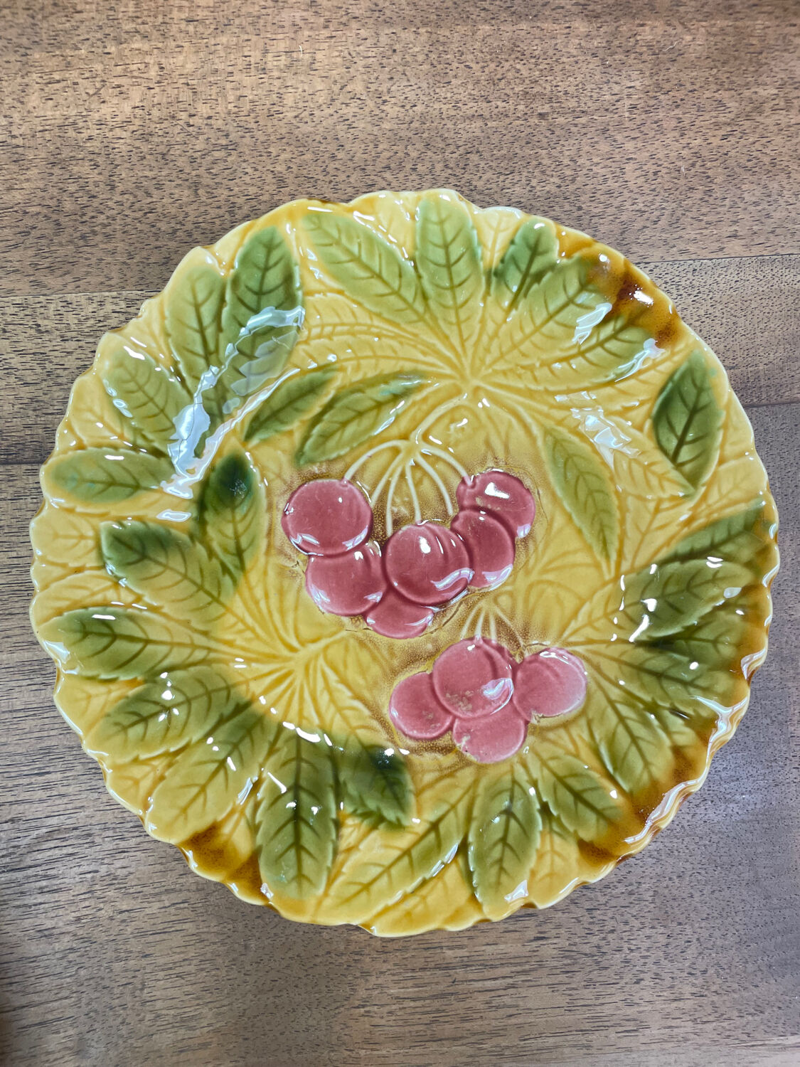 6 dessert plates in Sarreguemines barbotine.