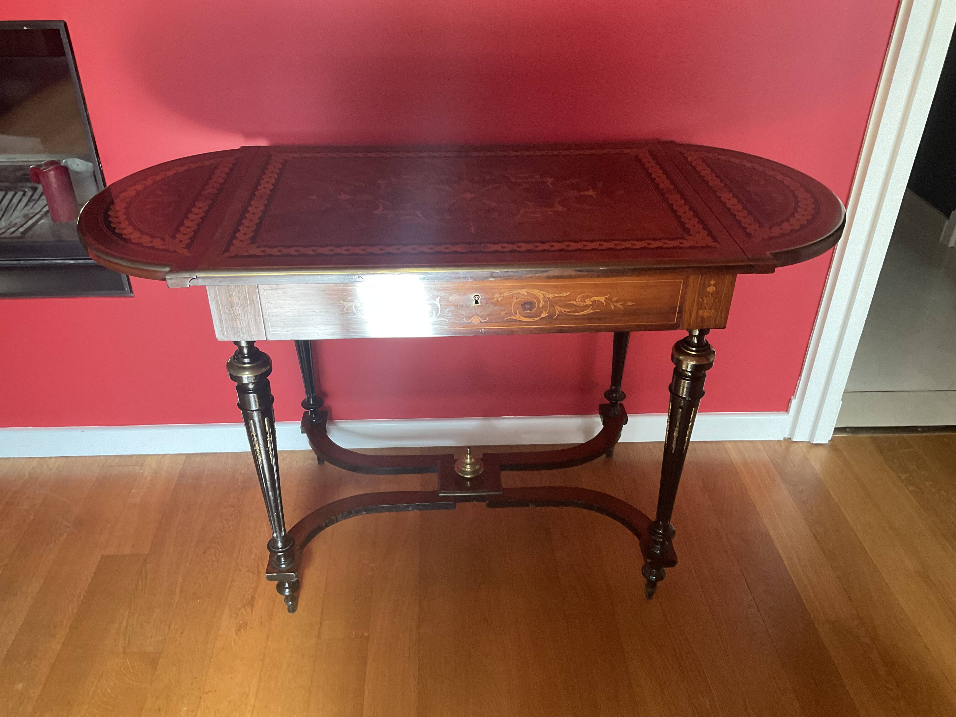 Table de milieu à abattants en marqueterie Napoléon 3