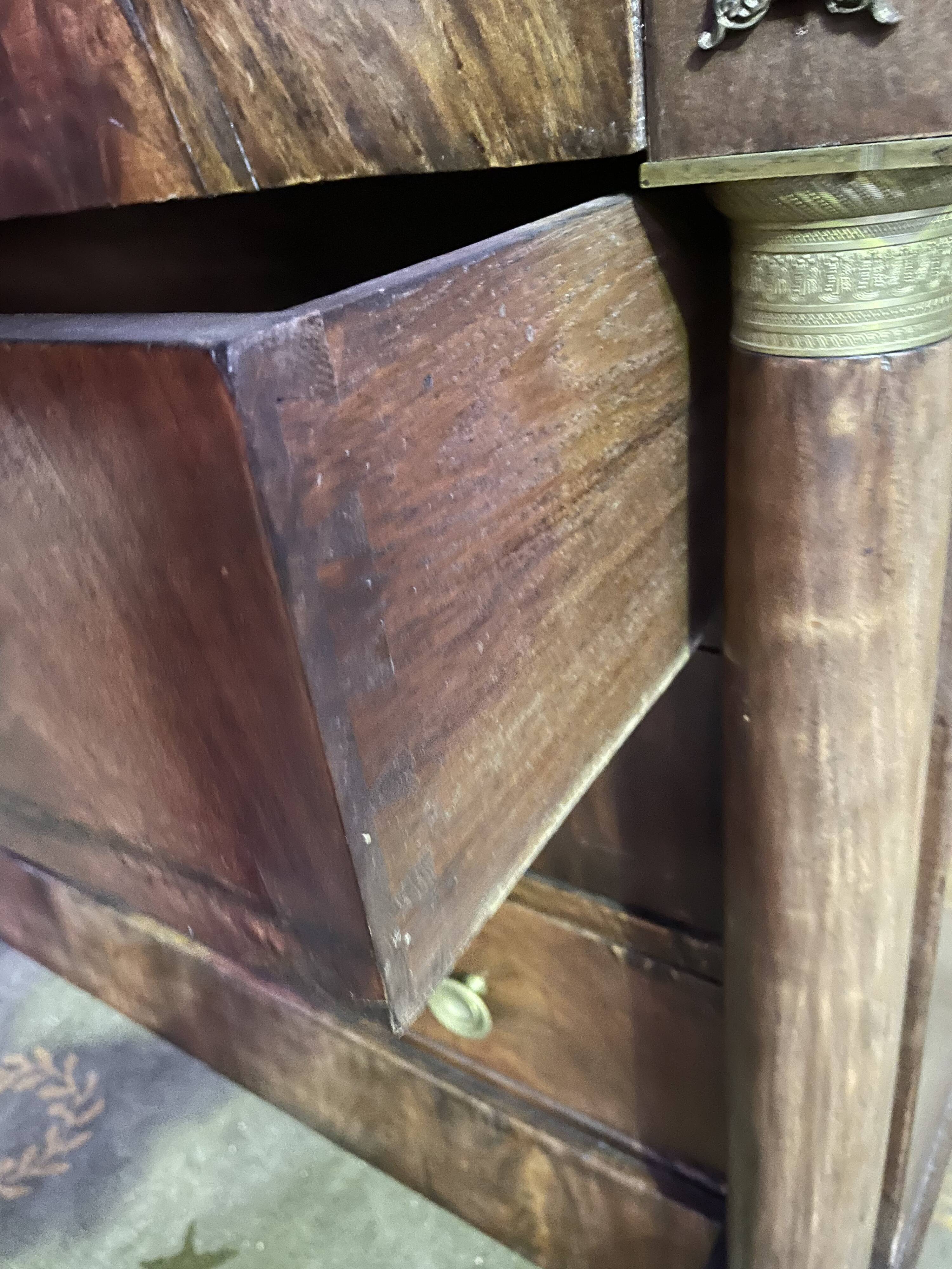 Empire period chest of drawers in mahogany and mahogany veneer