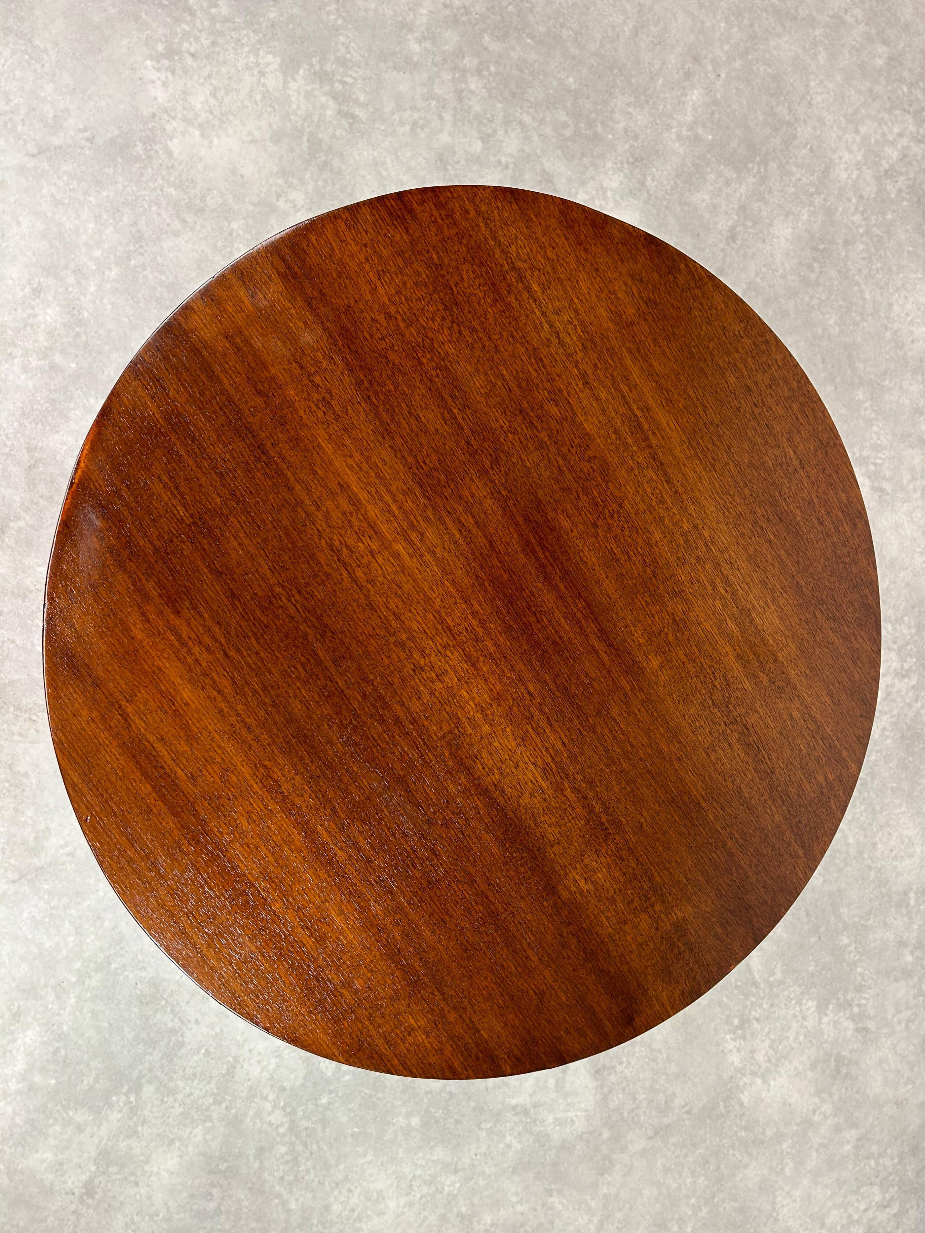 Jugendstil coffee table in mahogany