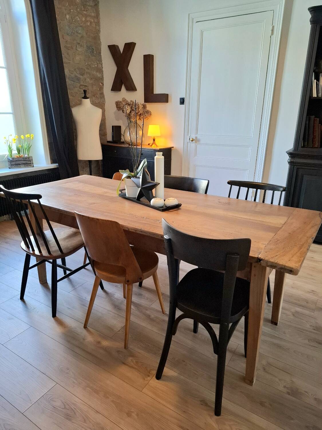 Walnut farmhouse table 200x80 8 people.