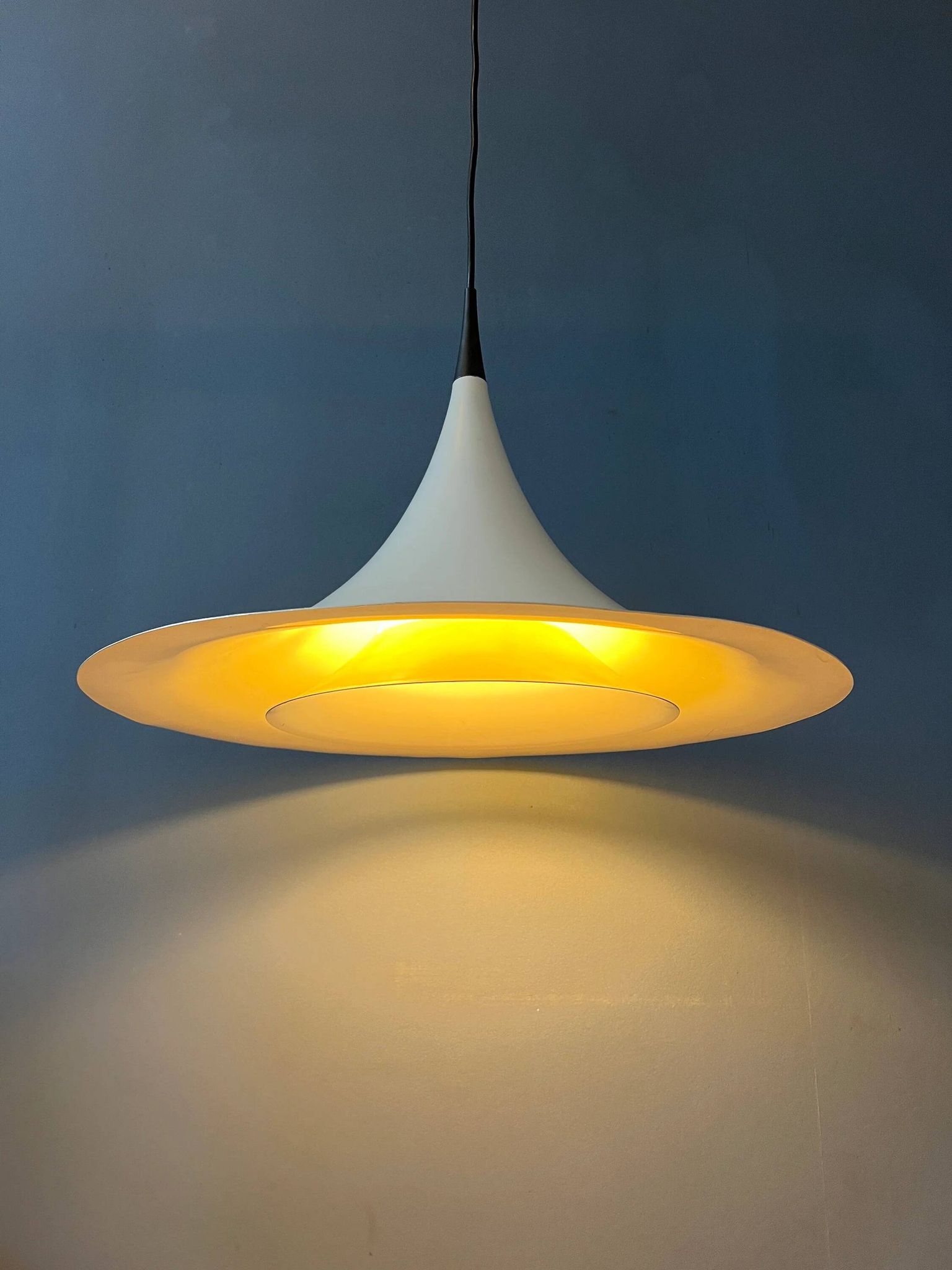 Suspension "witch's hat" white Danish Space Age Mid-Century