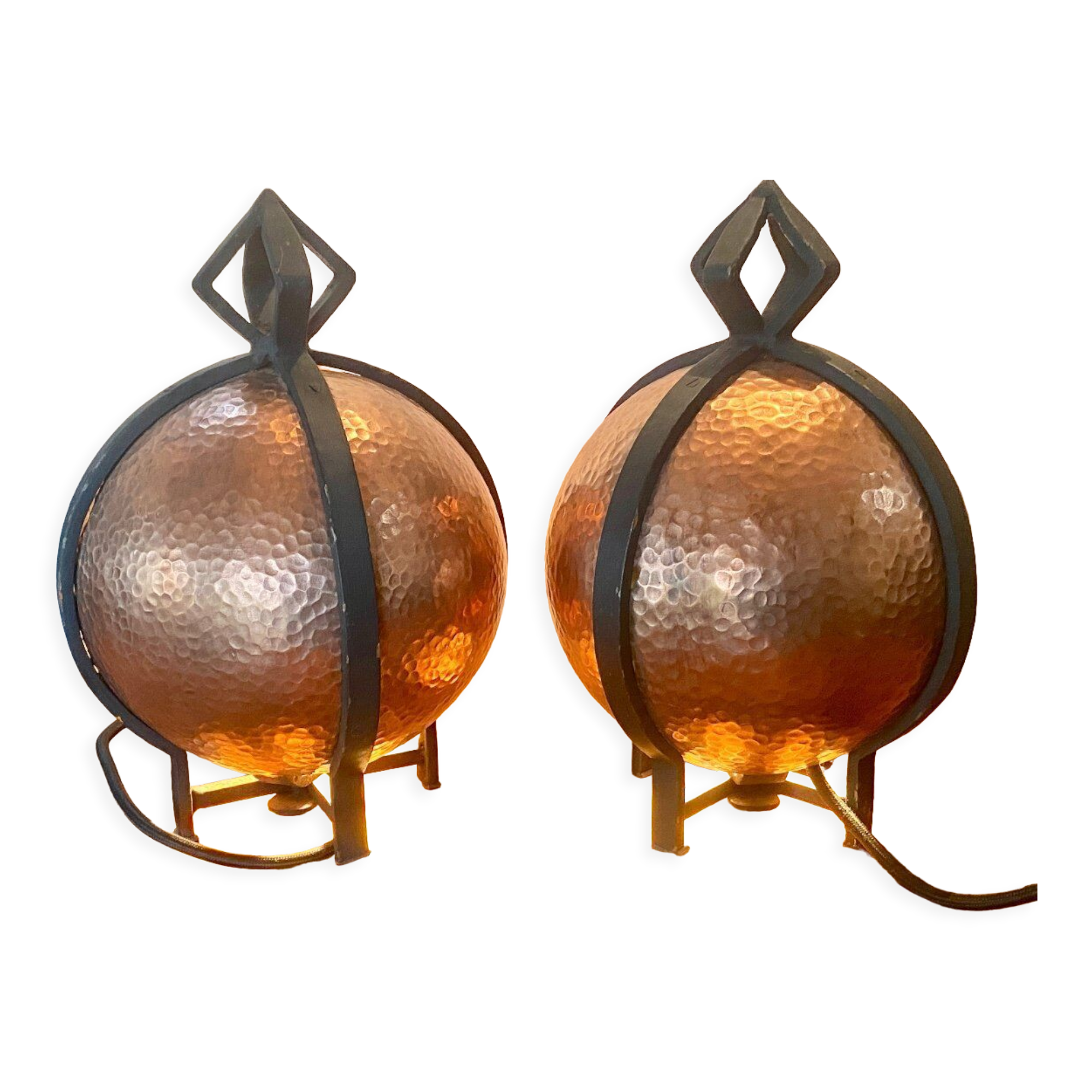 Paire de lampes art déco en dinanderie