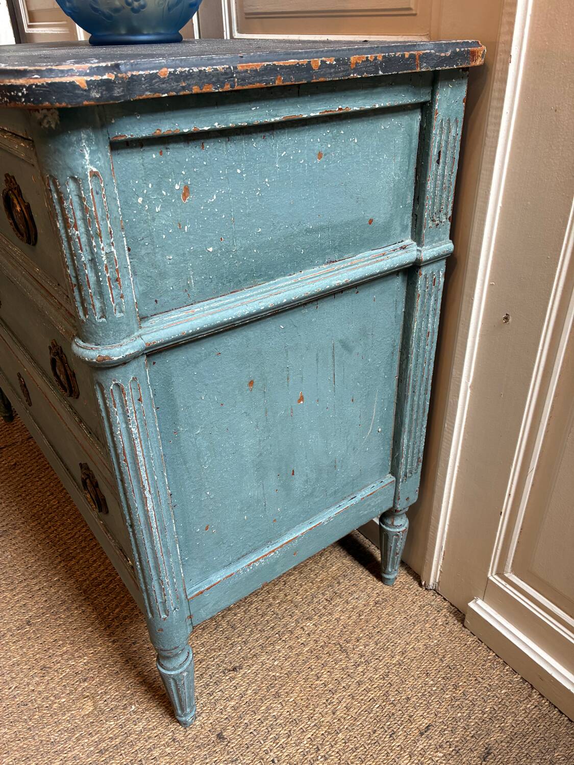 Old blue chest of drawers