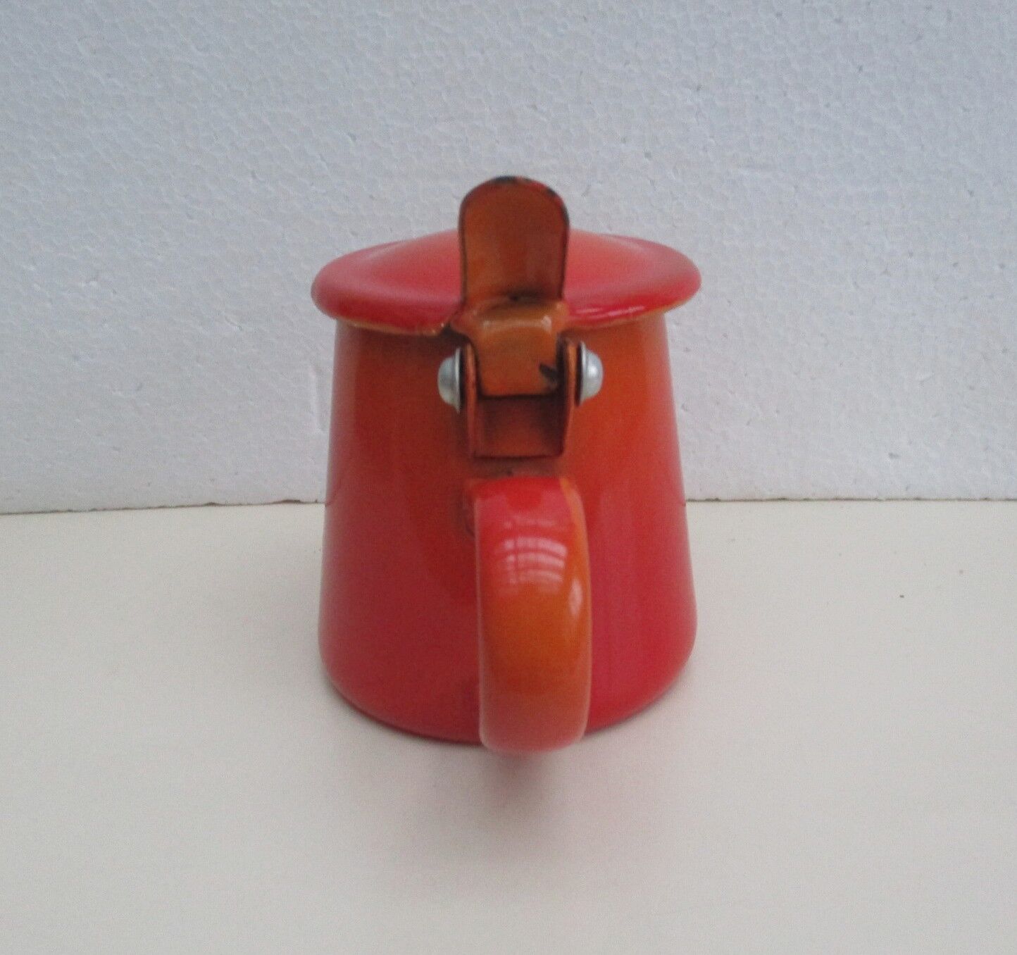 Pot en tôle émaillée avec couvercle- vintage