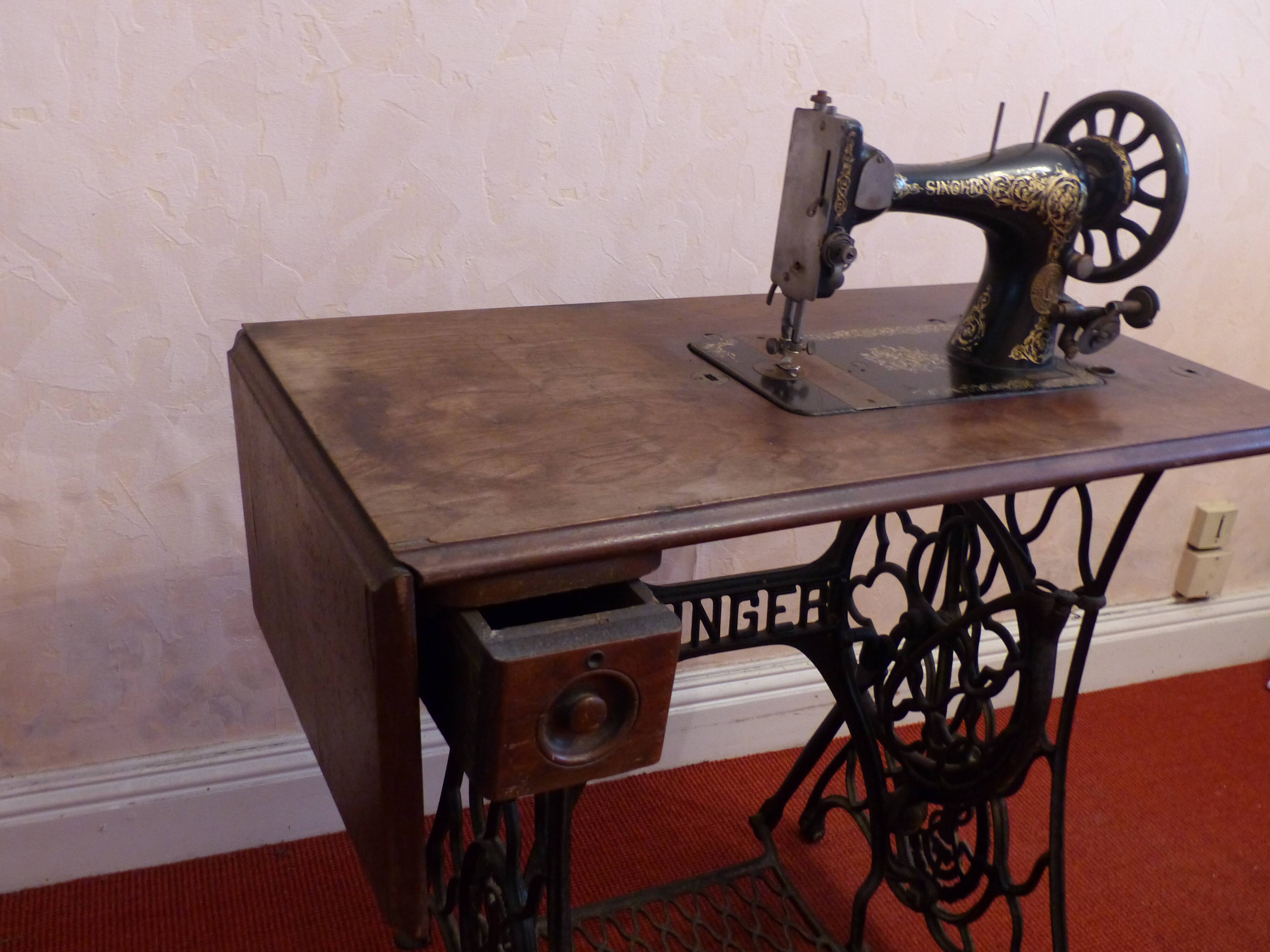 Singer 1901 sewing machine