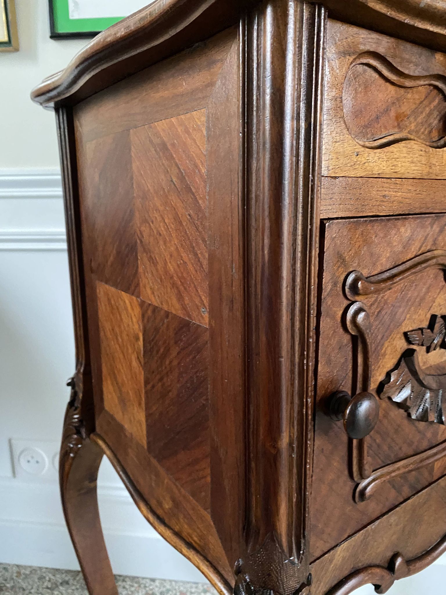 Bedside table / bedside table in veneered wood, molded and carved with foliage Louis XV style