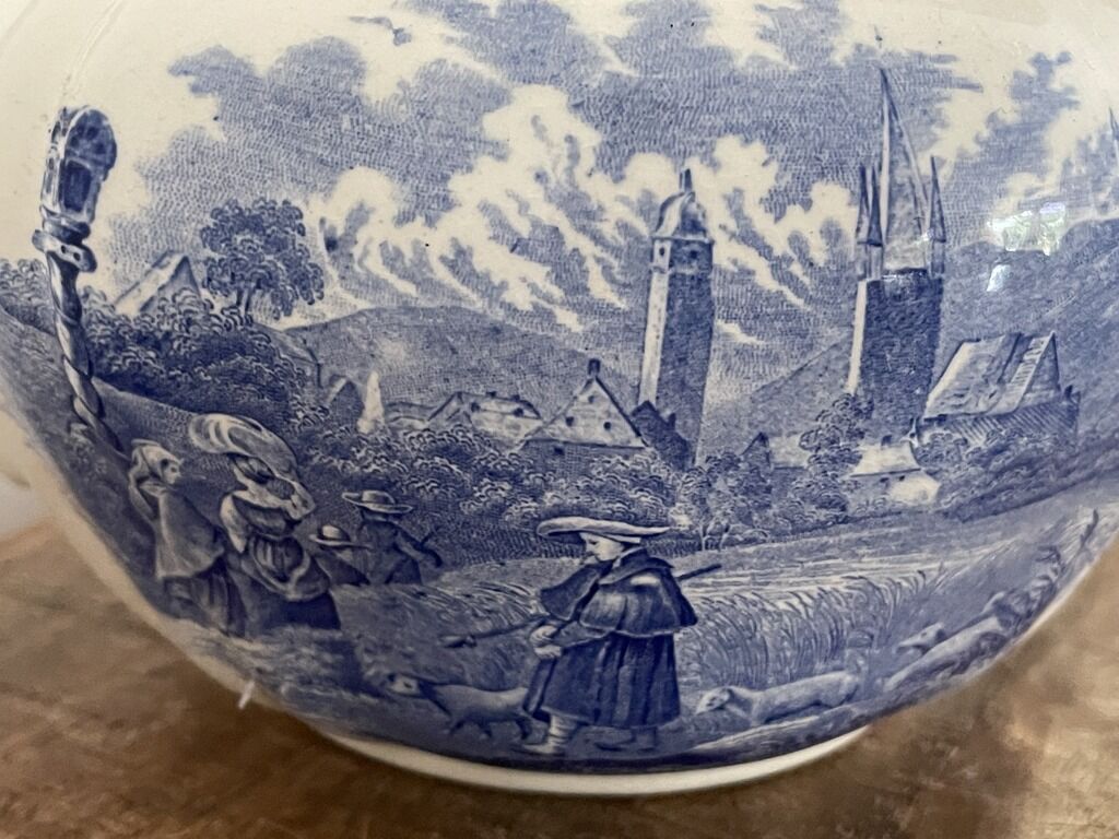 Teapot, milk pot and sugar bowl