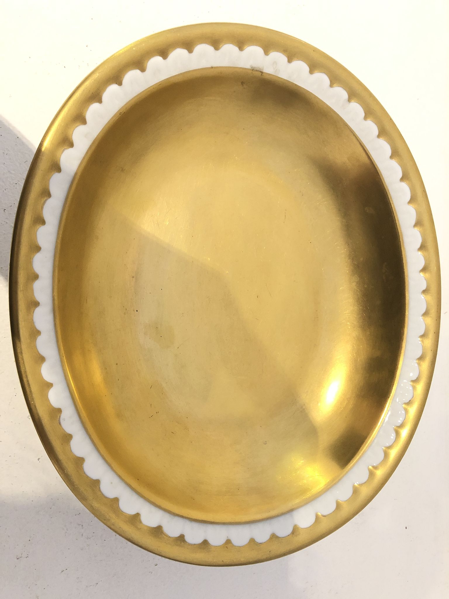 Plat oval doré en porcelaine 1950