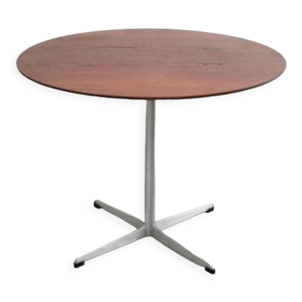 Table basse ronde en teck d'Arne jacobsen fabriquée par fritz hansen, 1960