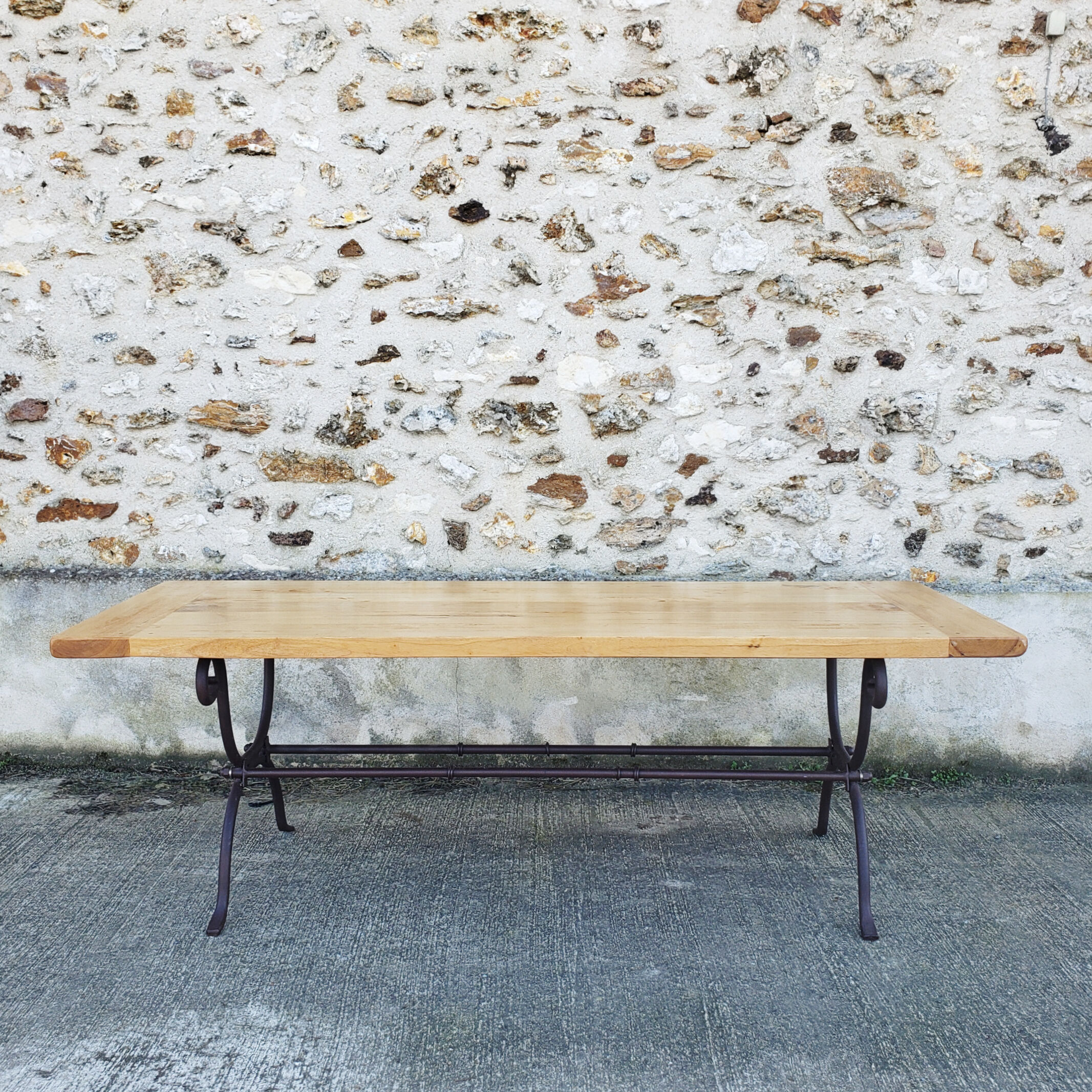 Bistro table in solid elm