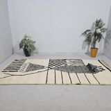 Handmade pure wool rug in black and white, size 150 x 250 cm.