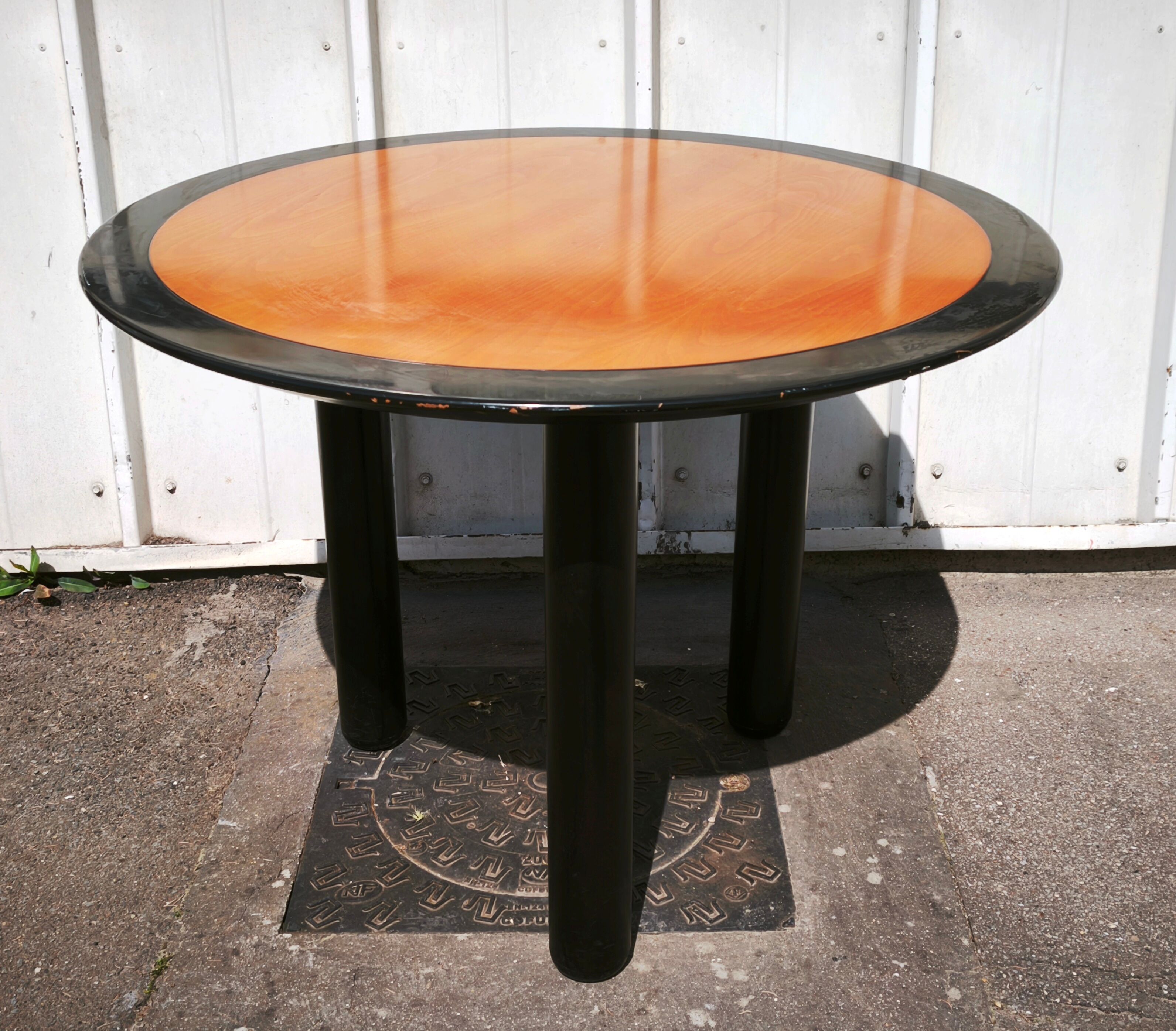 Dining table International Furniture