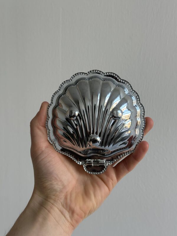 Beurrier en métal argenté avec couvercle et cuillère assortie