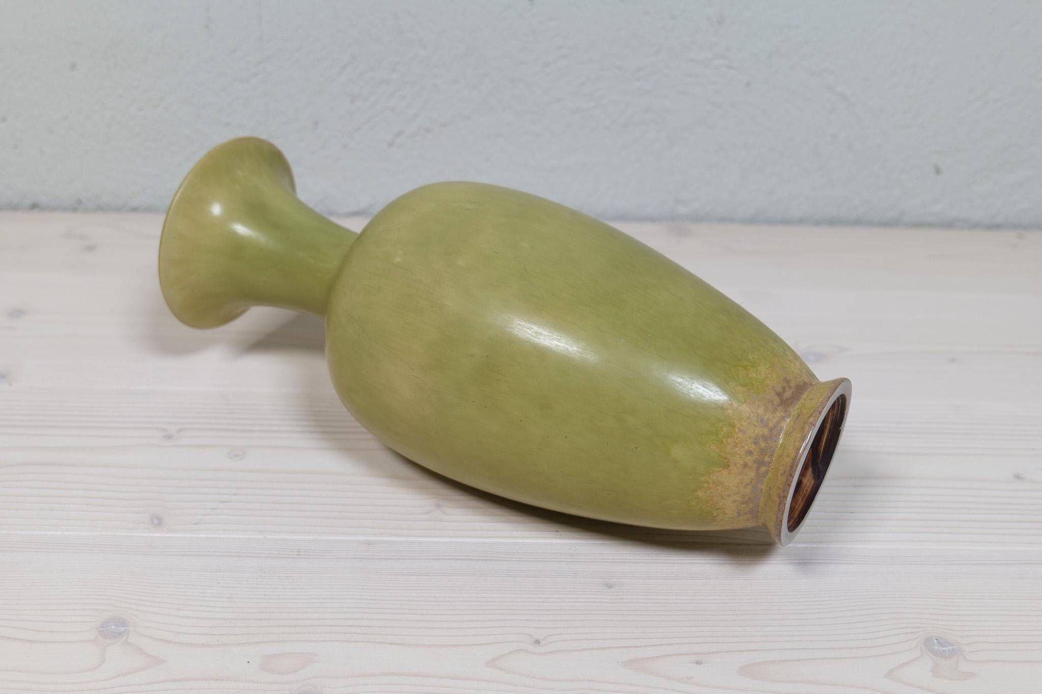 Modern mid-century vase by Rörstrand, designed by Gunnar Nylund, Sweden, 1950s.