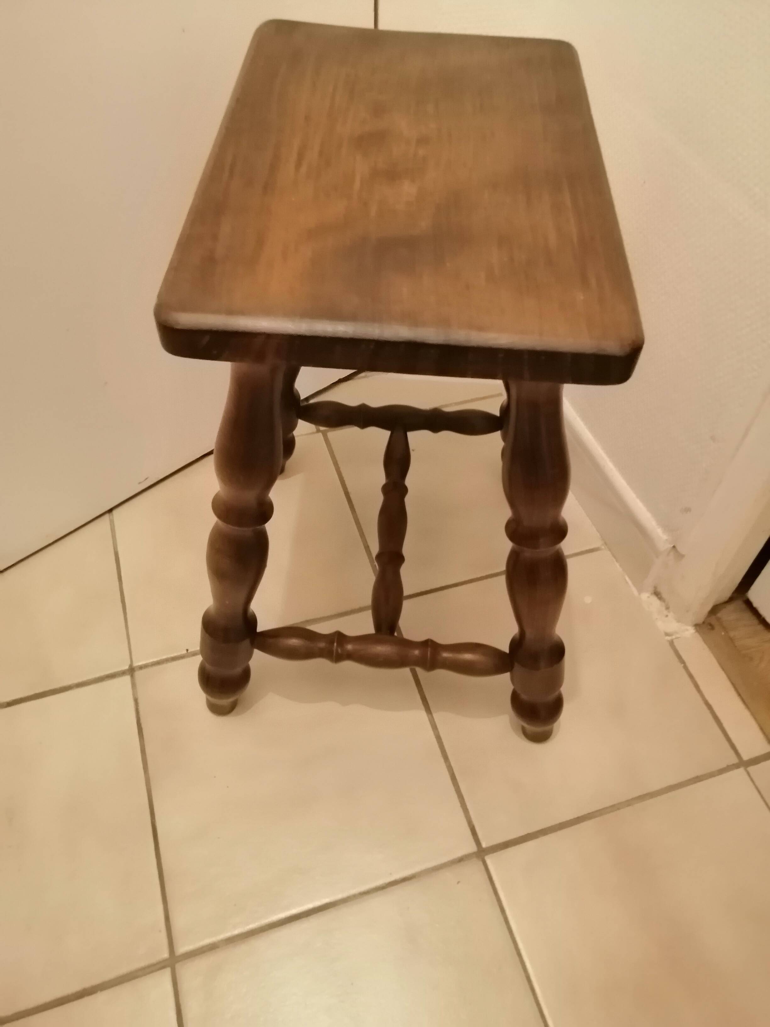 Tabouret ancien en bois