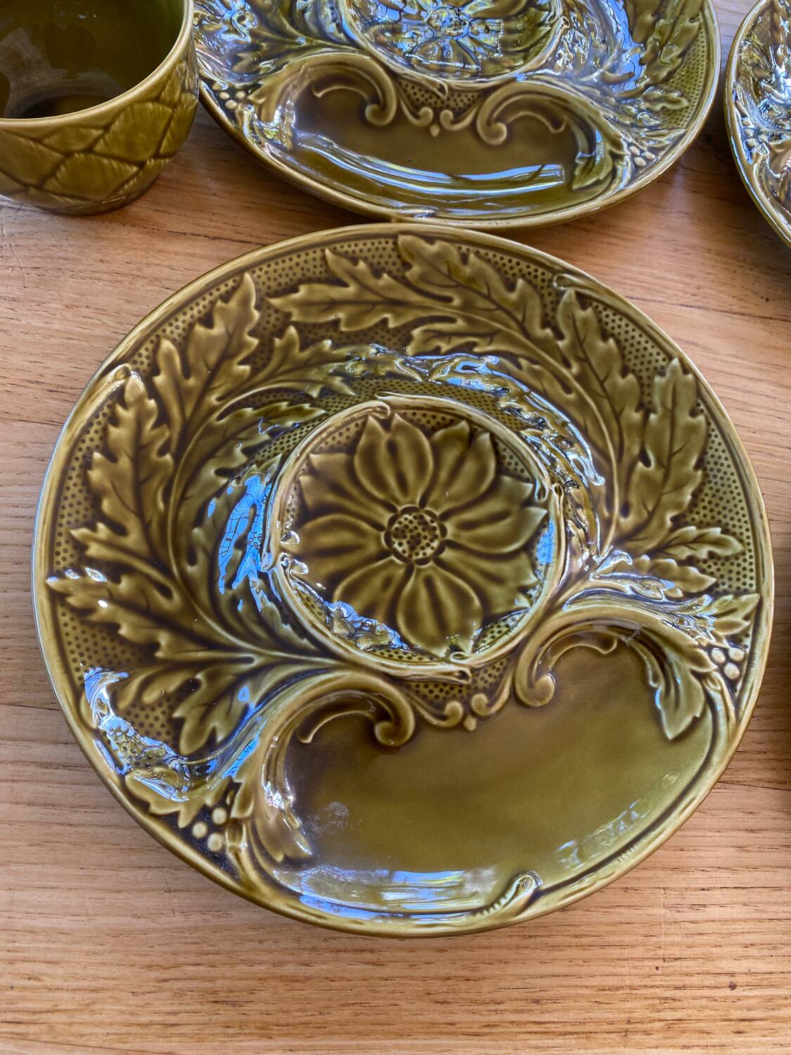 Set of 8 asparagus plates and 2 bowls from Gien