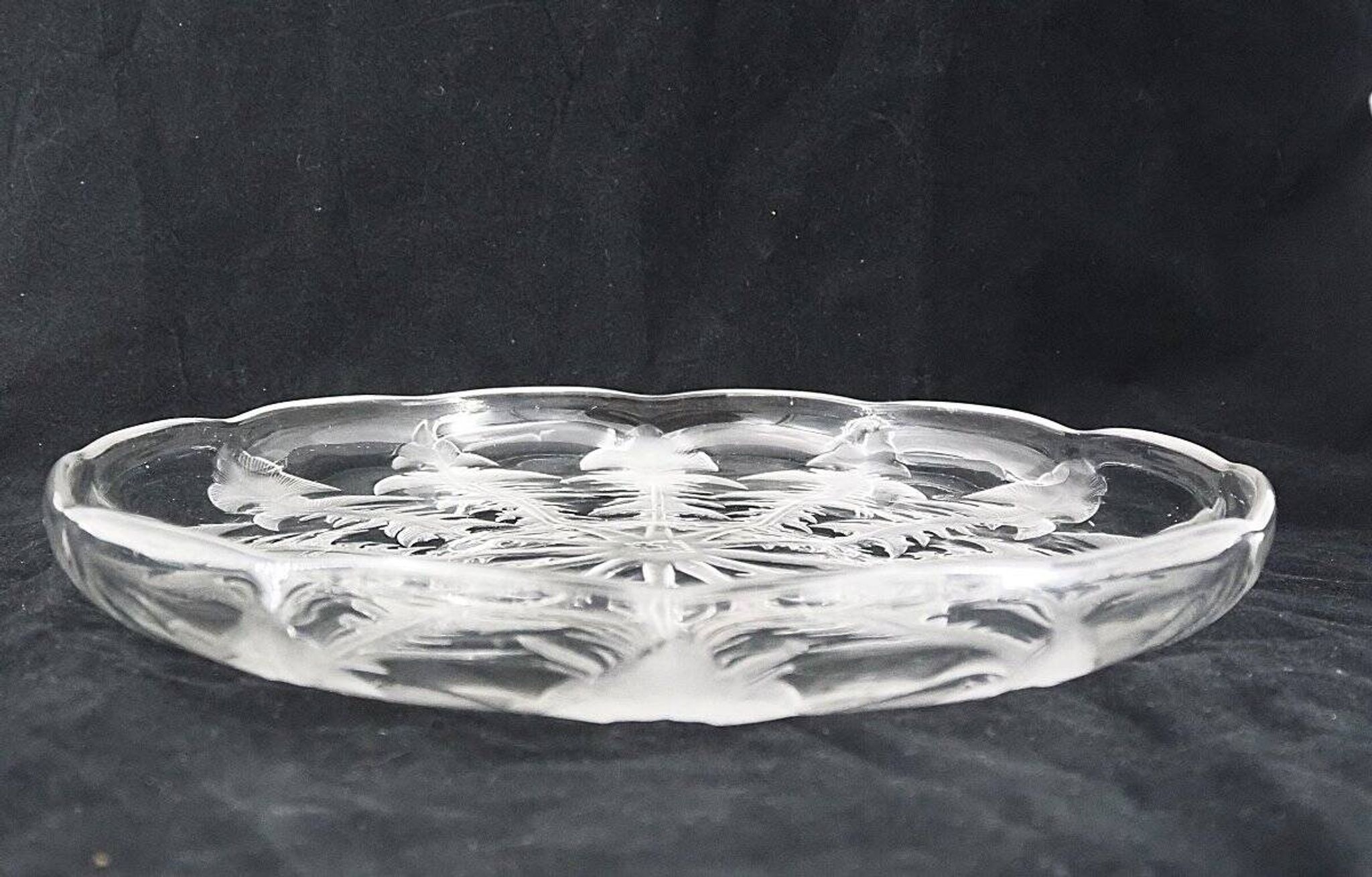 Dandelion cup signed Lalique VDA, glassware from Alsace