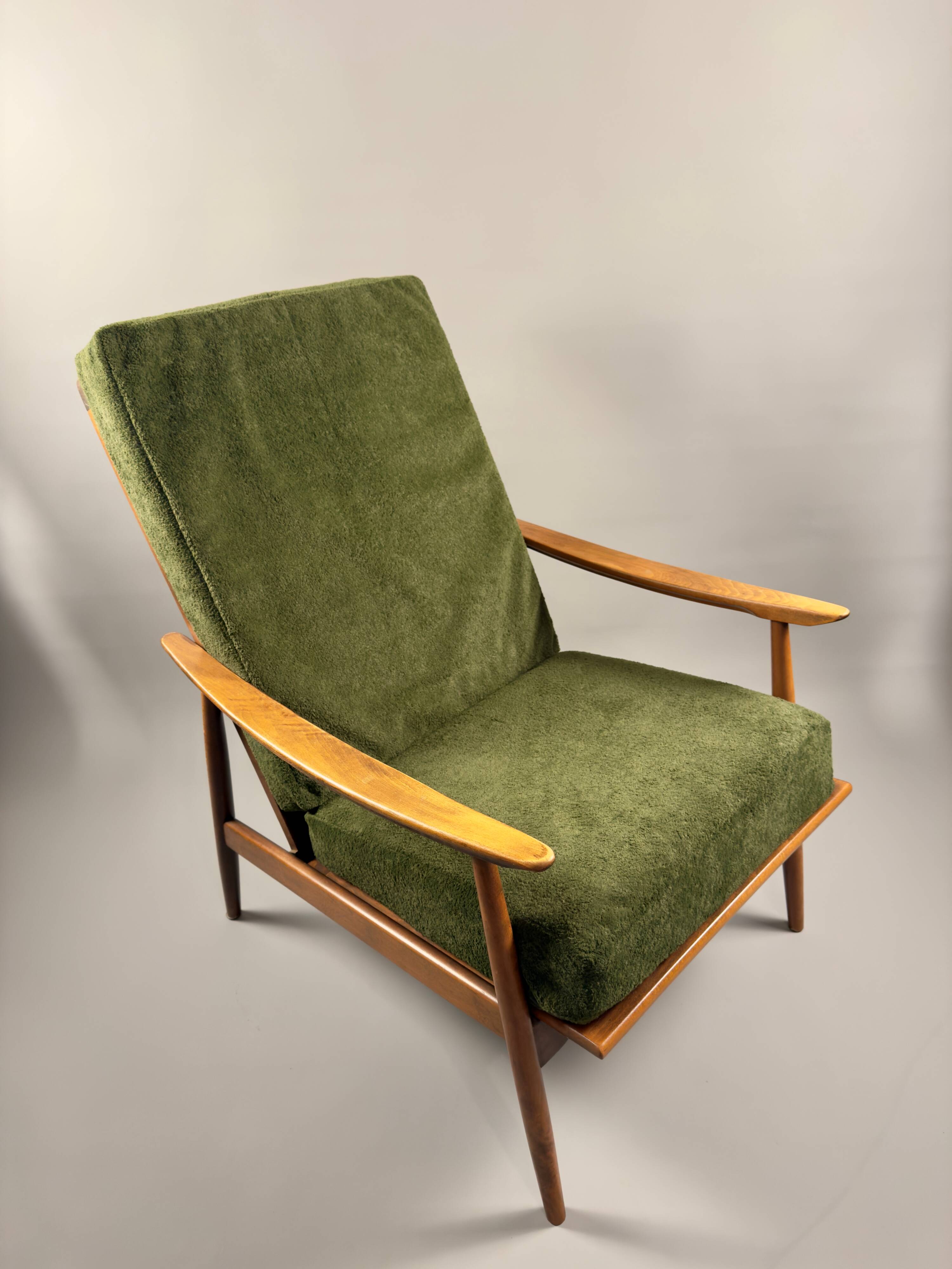 Fauteuil scandinave – revêtement vert, bois de hêtre, vintage