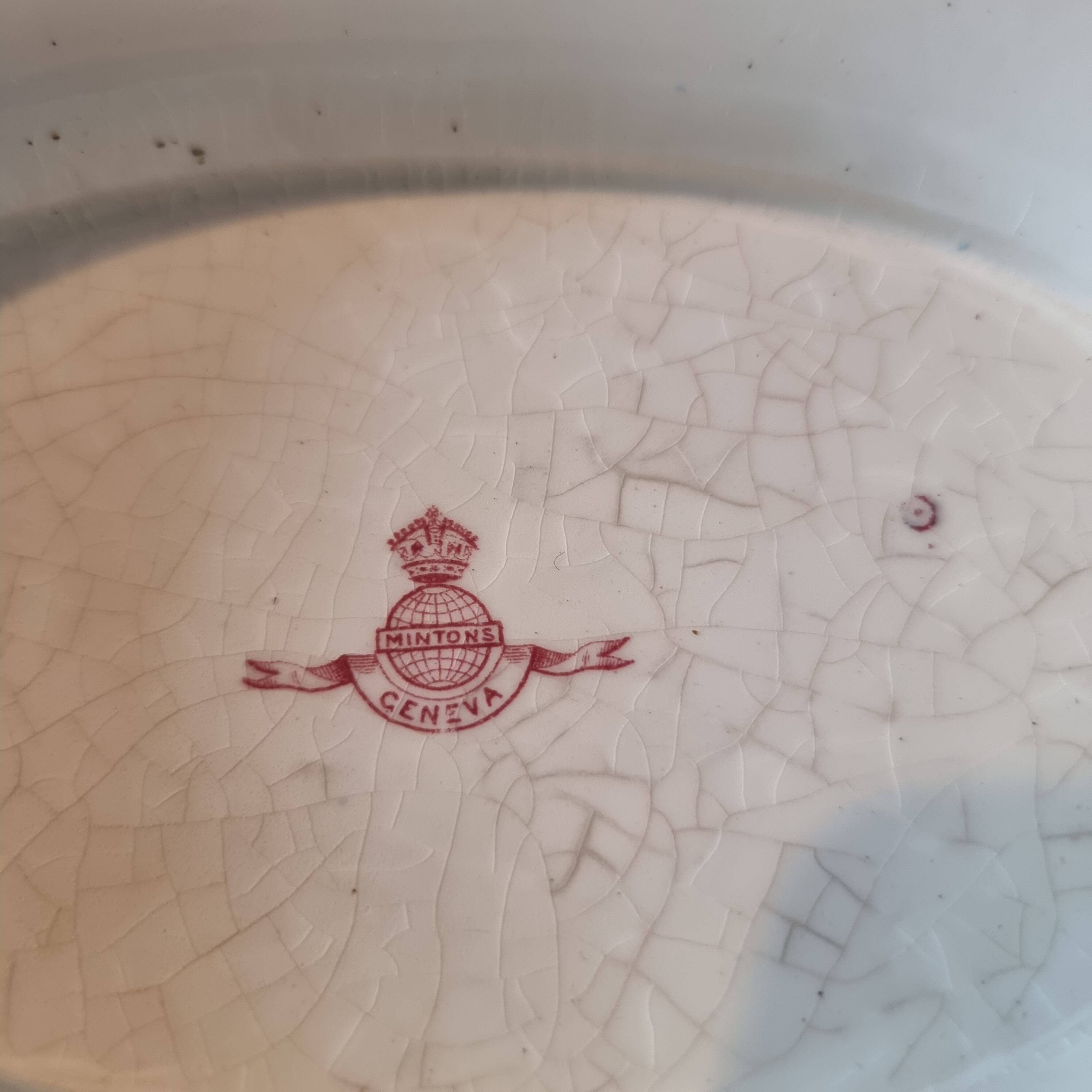 Superb and large English porcelain soup tureen by Minton (19th century)