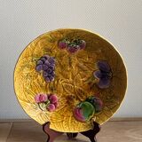 Round barbotine dish with fruit decoration Sarreguemines