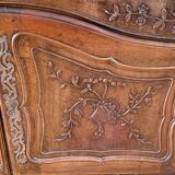 Provençal buffet with two bodies in solid walnut from the 18th century.