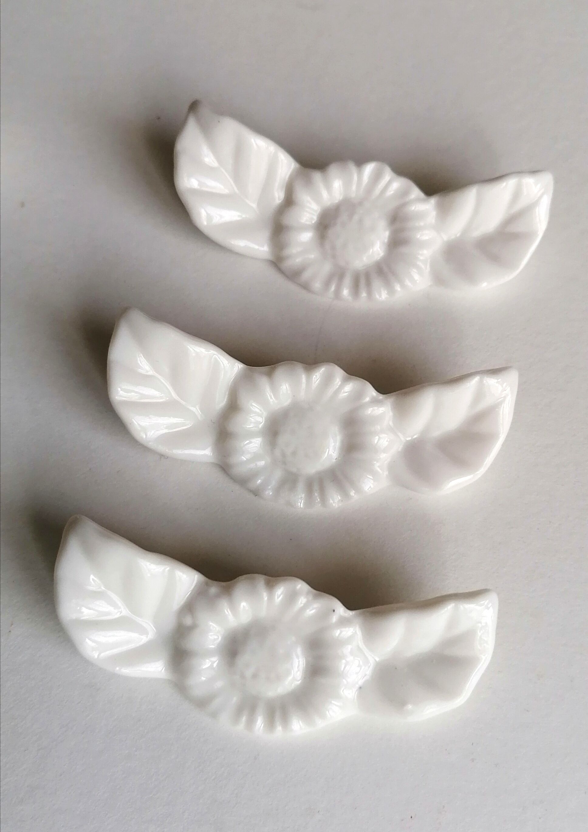 6 porte couteaux en porcelaine blanche