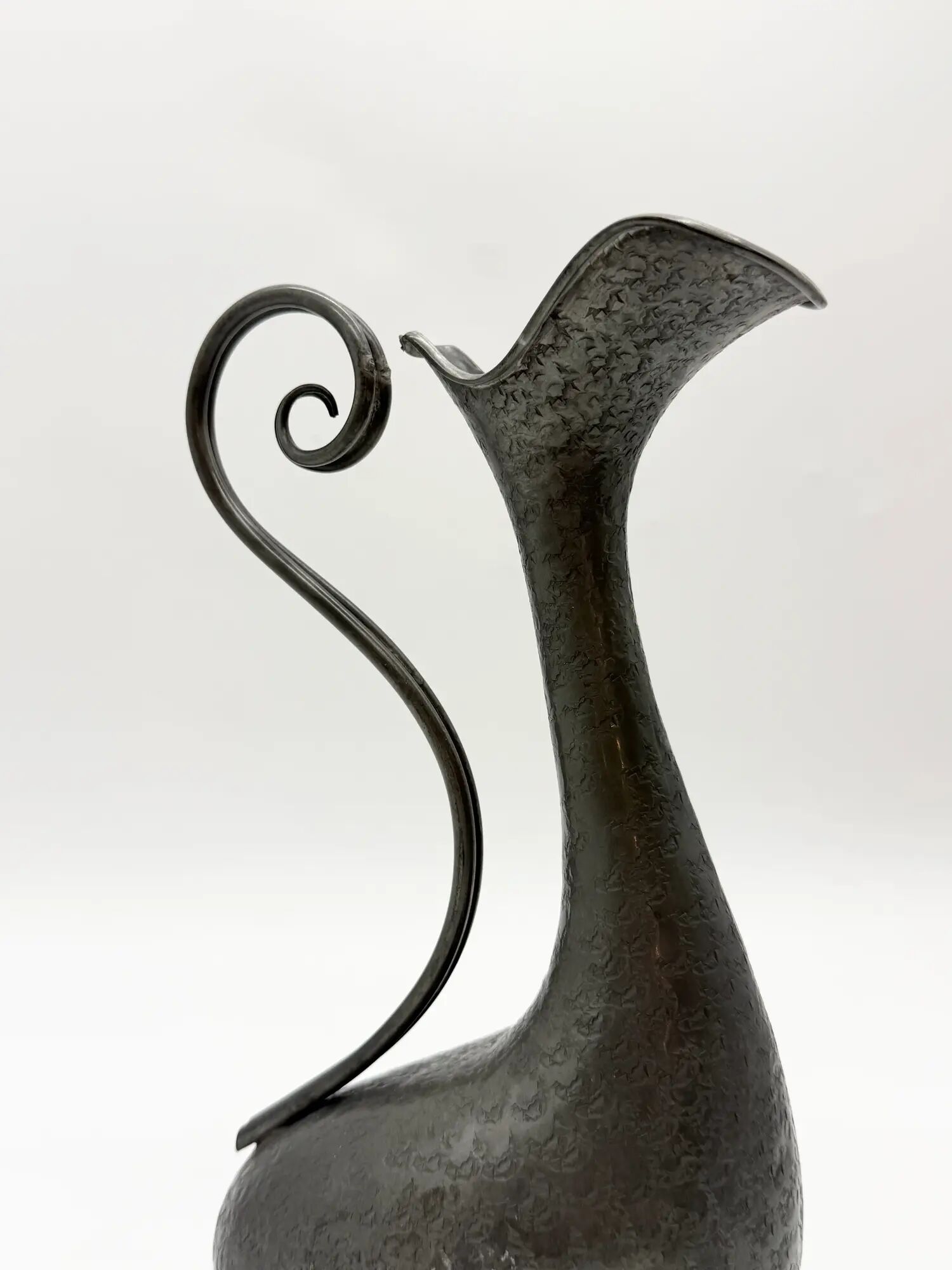 Hammered pewter jug – San Nazaro Peltro, Italy 1960s