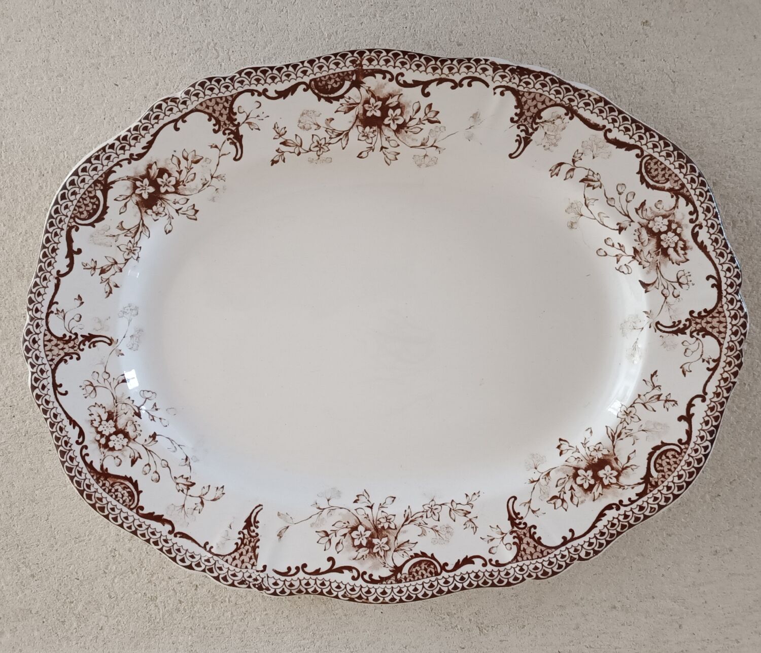 Plat de service terre de fer Made un England