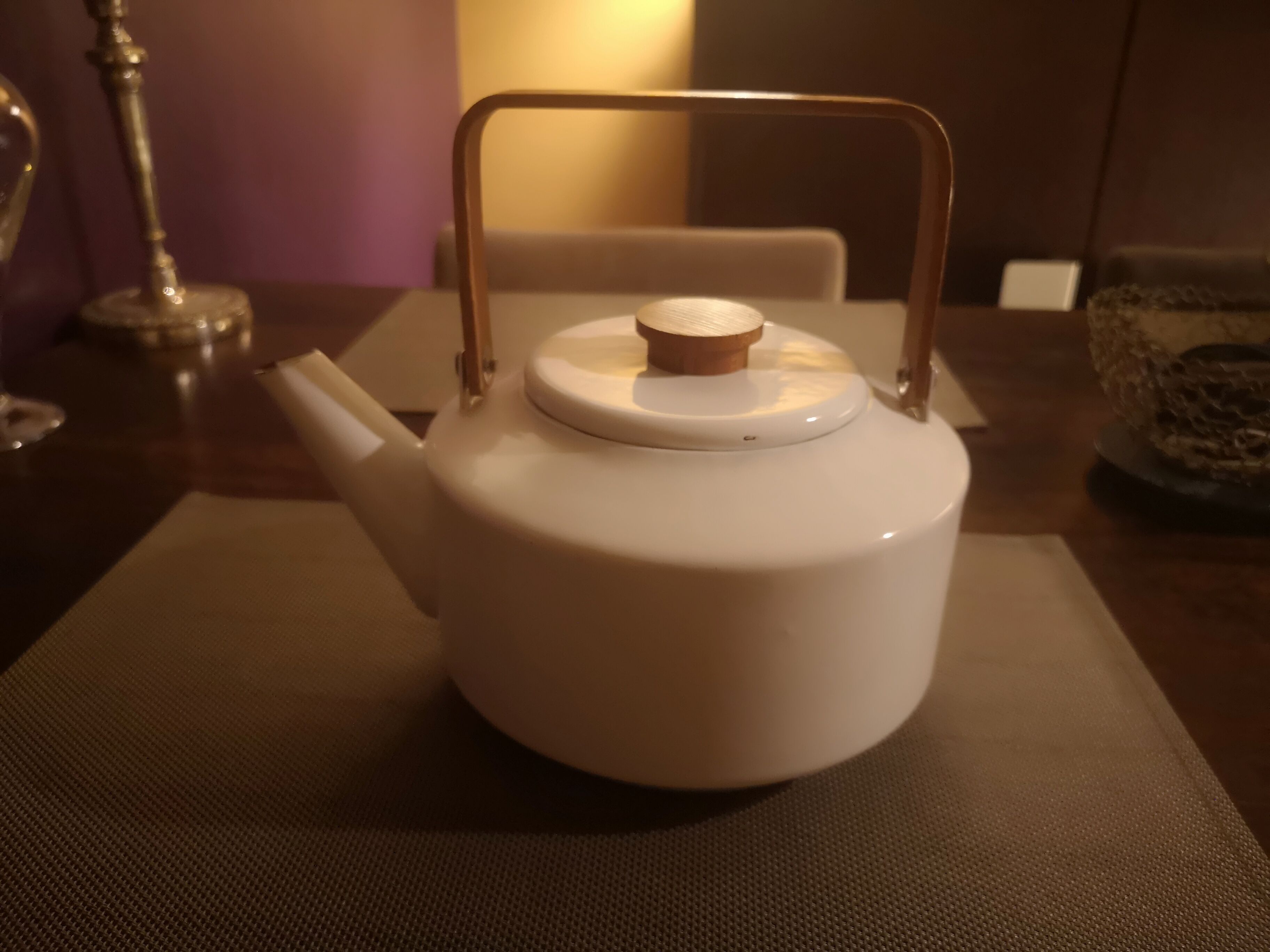 Théière scandinave métal émaillé blanc - Années 1970